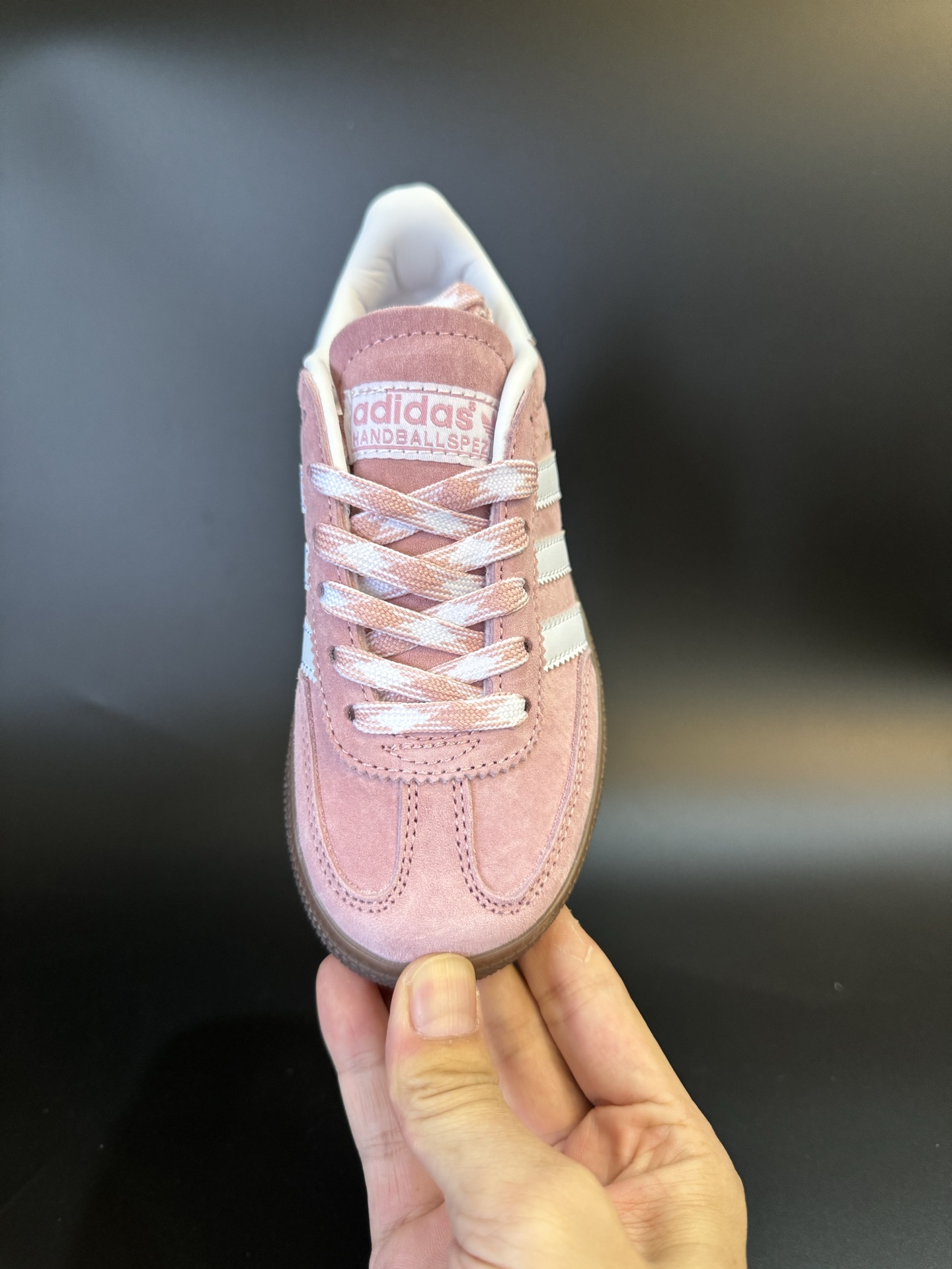 图片[7]-AD德训三代handball spezial儿童手球鞋休闲鞋 尺码：24-37码 超百搭的新款德训🆕 优质猪八革面料，质感满分💯 橡胶耐磨防滑大底，脚感超赞👍🏻 额外附赠一对鞋带扣，穿脱更加方便✌🏻-选品中心
