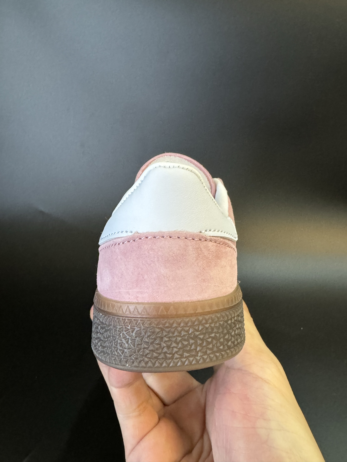 图片[5]-AD德训三代handball spezial儿童手球鞋休闲鞋 尺码：24-37码 超百搭的新款德训🆕 优质猪八革面料，质感满分💯 橡胶耐磨防滑大底，脚感超赞👍🏻 额外附赠一对鞋带扣，穿脱更加方便✌🏻-选品中心