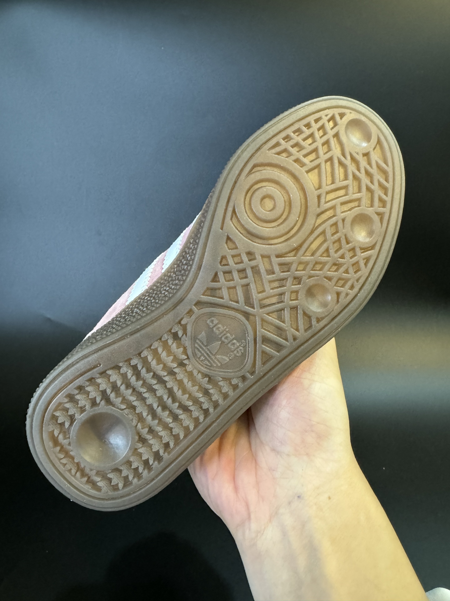 图片[8]-AD德训三代handball spezial儿童手球鞋休闲鞋 尺码：24-37码 超百搭的新款德训🆕 优质猪八革面料，质感满分💯 橡胶耐磨防滑大底，脚感超赞👍🏻 额外附赠一对鞋带扣，穿脱更加方便✌🏻-选品中心