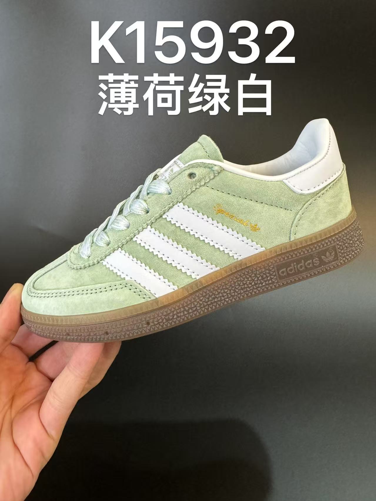 图片[9]-新色猪八皮 AD德训三代handball spezial儿童手球鞋休闲鞋 尺码：24-37码 超百搭的新款德训🆕 优质猪八革面料，质感满分💯 橡胶耐磨防滑大底，脚感超赞👍🏻. 额外附赠一对鞋带扣，穿脱更加方便✌🏻-选品中心