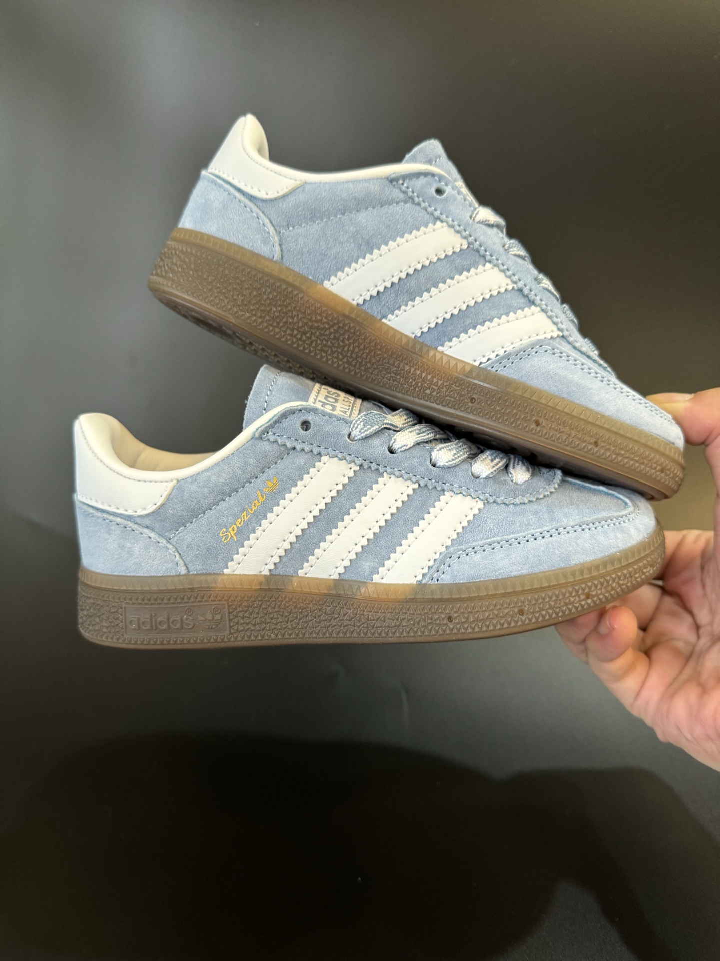 图片[9]-AD德训三代handball spezial儿童手球鞋休闲鞋 尺码：24-37码 超百搭的新款德训🆕 优质猪八革面料，质感满分💯 橡胶耐磨防滑大底，脚感超赞👍🏻 额外附赠一对鞋带扣，穿脱更加方便✌🏻-选品中心