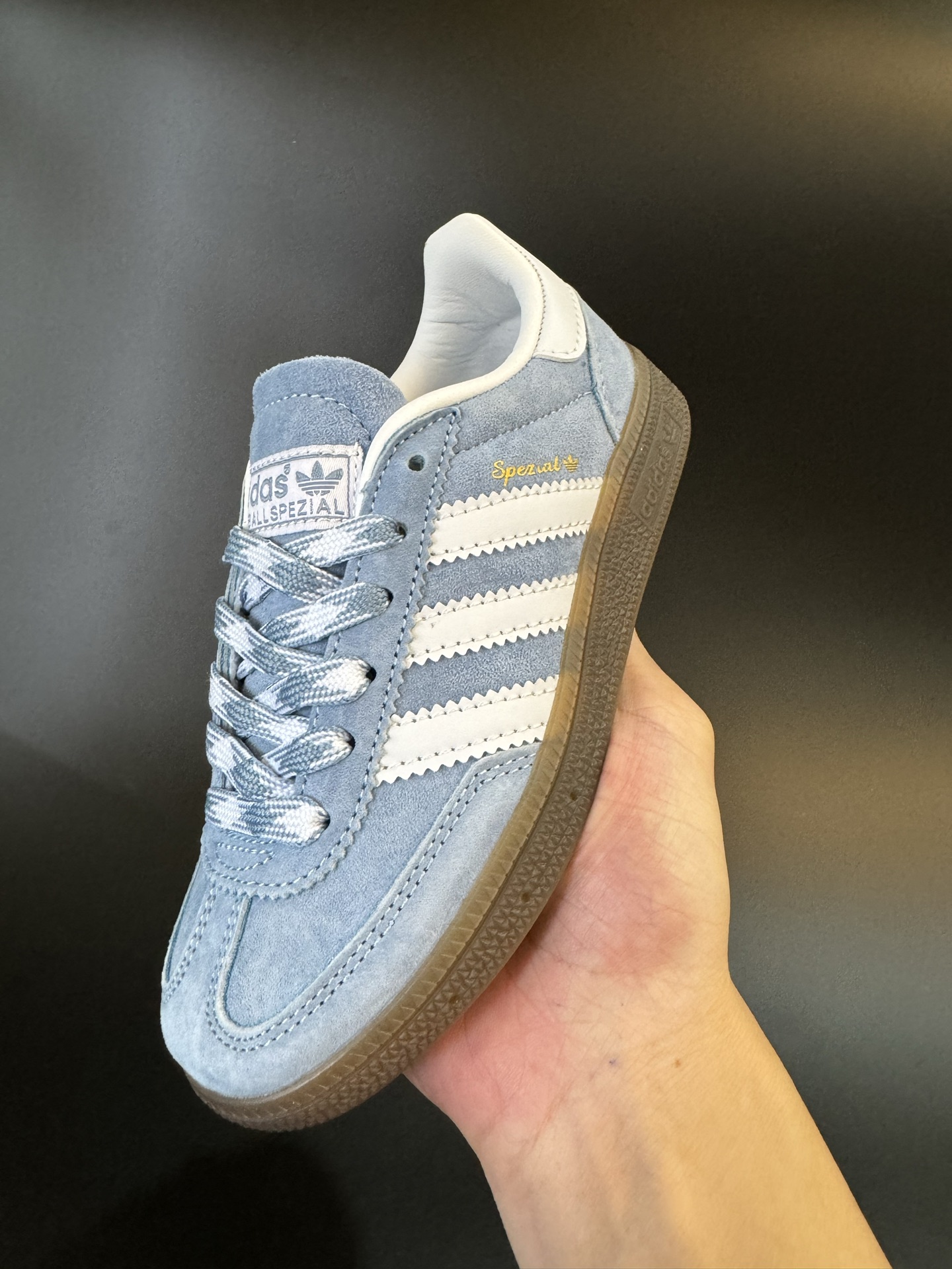 图片[3]-AD德训三代handball spezial儿童手球鞋休闲鞋 尺码：24-37码 超百搭的新款德训🆕 优质猪八革面料，质感满分💯 橡胶耐磨防滑大底，脚感超赞👍🏻 额外附赠一对鞋带扣，穿脱更加方便✌🏻-选品中心