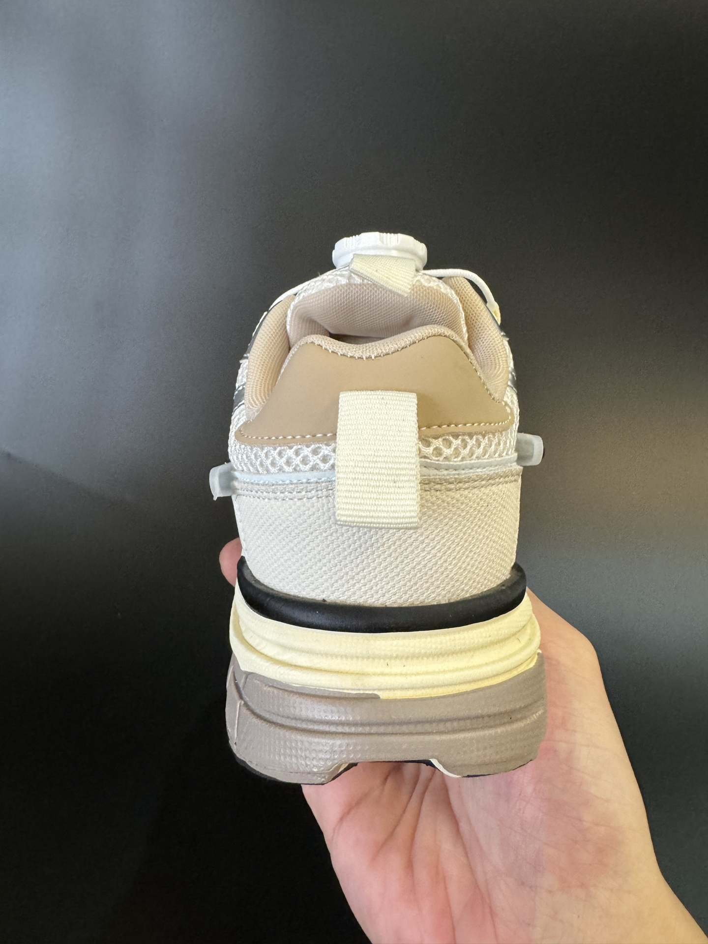 图片[7]-NIKE 耐克V2K RUN旋钮扣童鞋老爹鞋 宝妈们一定要给 宝儿们试试这款NK网面旋转纽扣运动鞋👇🏻免系带设计对小朋友太友好了😍橡胶鞋底防滑耐磨✅满足宝贝好动需求👏🏻家有幼儿园、小学生一定要入！巨好穿 尺码26-37-选品中心