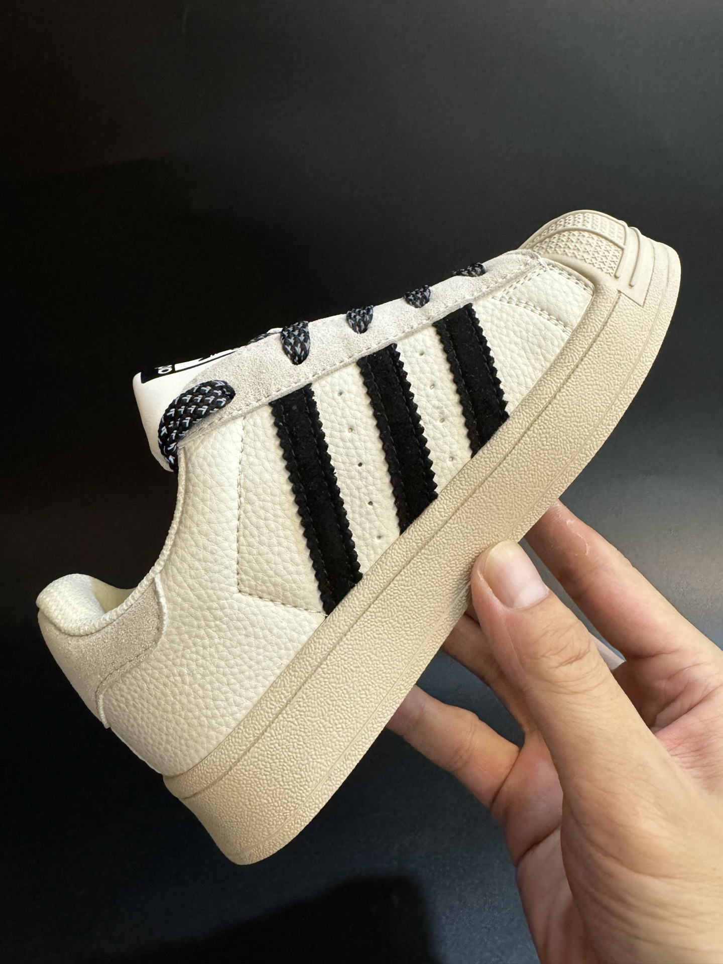 图片[5]-AD贝壳头联名头层皮儿童板鞋男女童鞋休闲鞋 尺码：22–37码 超百搭的新款联名贝壳头🆕 优质头层皮面料，质感满分💯 橡胶耐磨防滑大底，脚感超赞👍🏻-选品中心