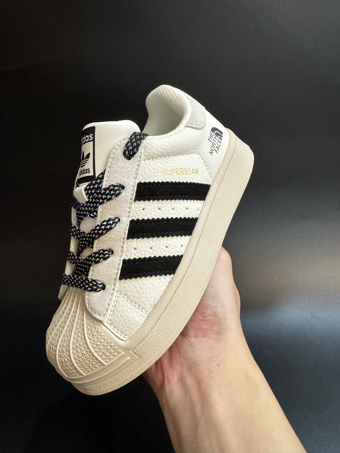 图片[4]-AD贝壳头联名头层皮儿童板鞋男女童鞋休闲鞋 尺码：22–37码 超百搭的新款联名贝壳头🆕 优质头层皮面料，质感满分💯 橡胶耐磨防滑大底，脚感超赞👍🏻-选品中心