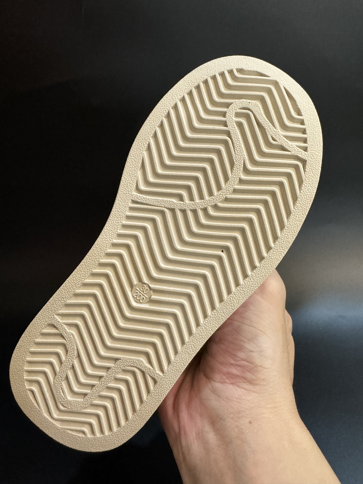 图片[8]-AD贝壳头联名头层皮儿童板鞋男女童鞋休闲鞋 尺码：22–37码 超百搭的新款联名贝壳头🆕 优质头层皮面料，质感满分💯 橡胶耐磨防滑大底，脚感超赞👍🏻-选品中心