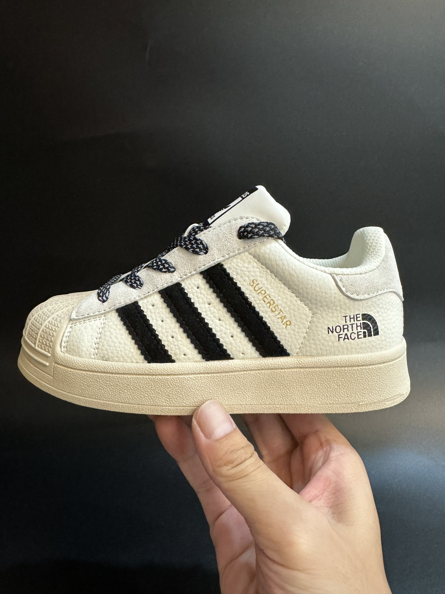 图片[3]-AD贝壳头联名头层皮儿童板鞋男女童鞋休闲鞋 尺码：22–37码 超百搭的新款联名贝壳头🆕 优质头层皮面料，质感满分💯 橡胶耐磨防滑大底，脚感超赞👍🏻-选品中心