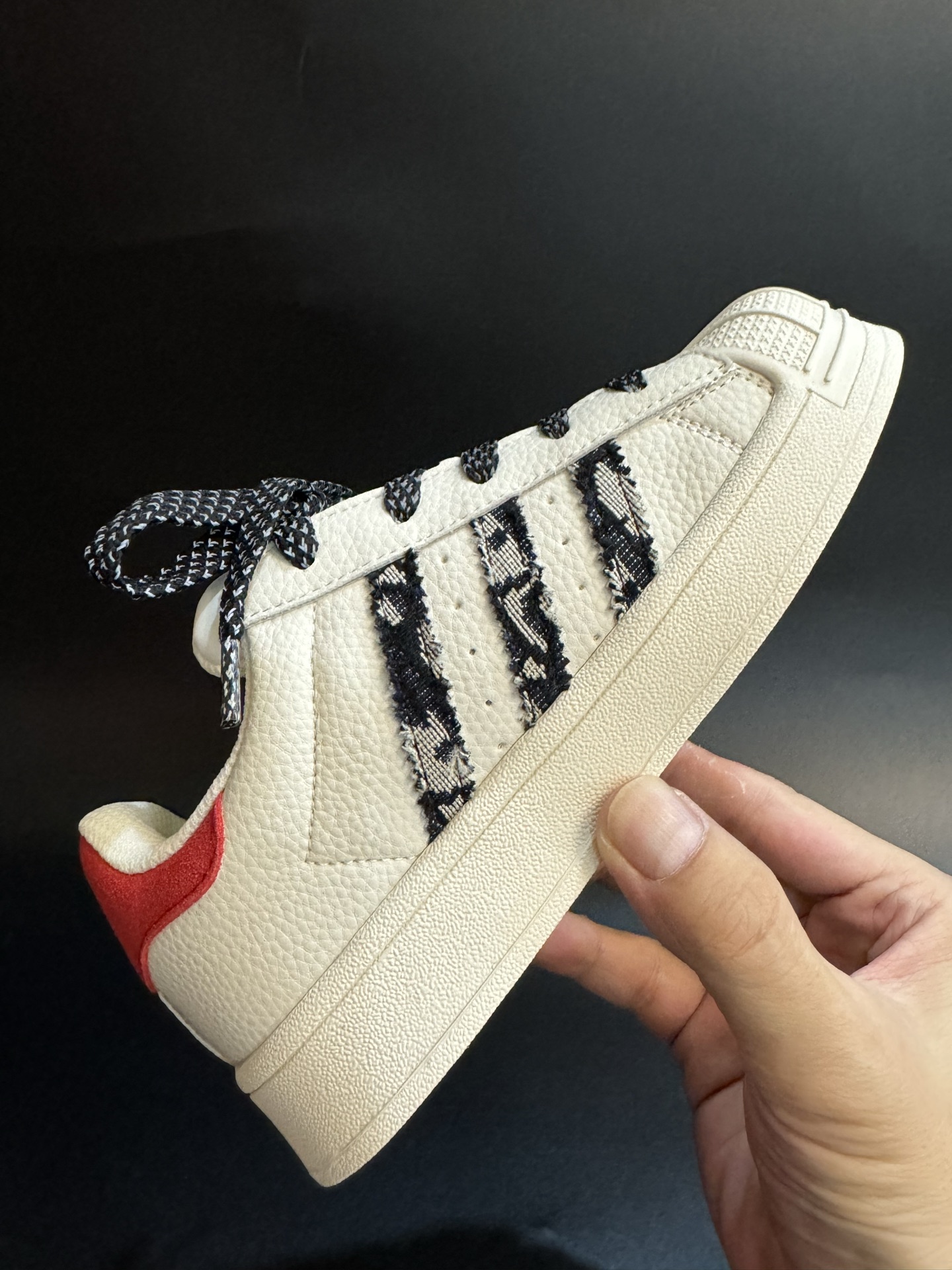 图片[5]-AD贝壳头联名头层皮儿童板鞋男女童鞋休闲鞋 尺码：22–37码 超百搭的新款联名贝壳头🆕 优质头层皮面料，质感满分💯 橡胶耐磨防滑大底，脚感超赞👍🏻-选品中心