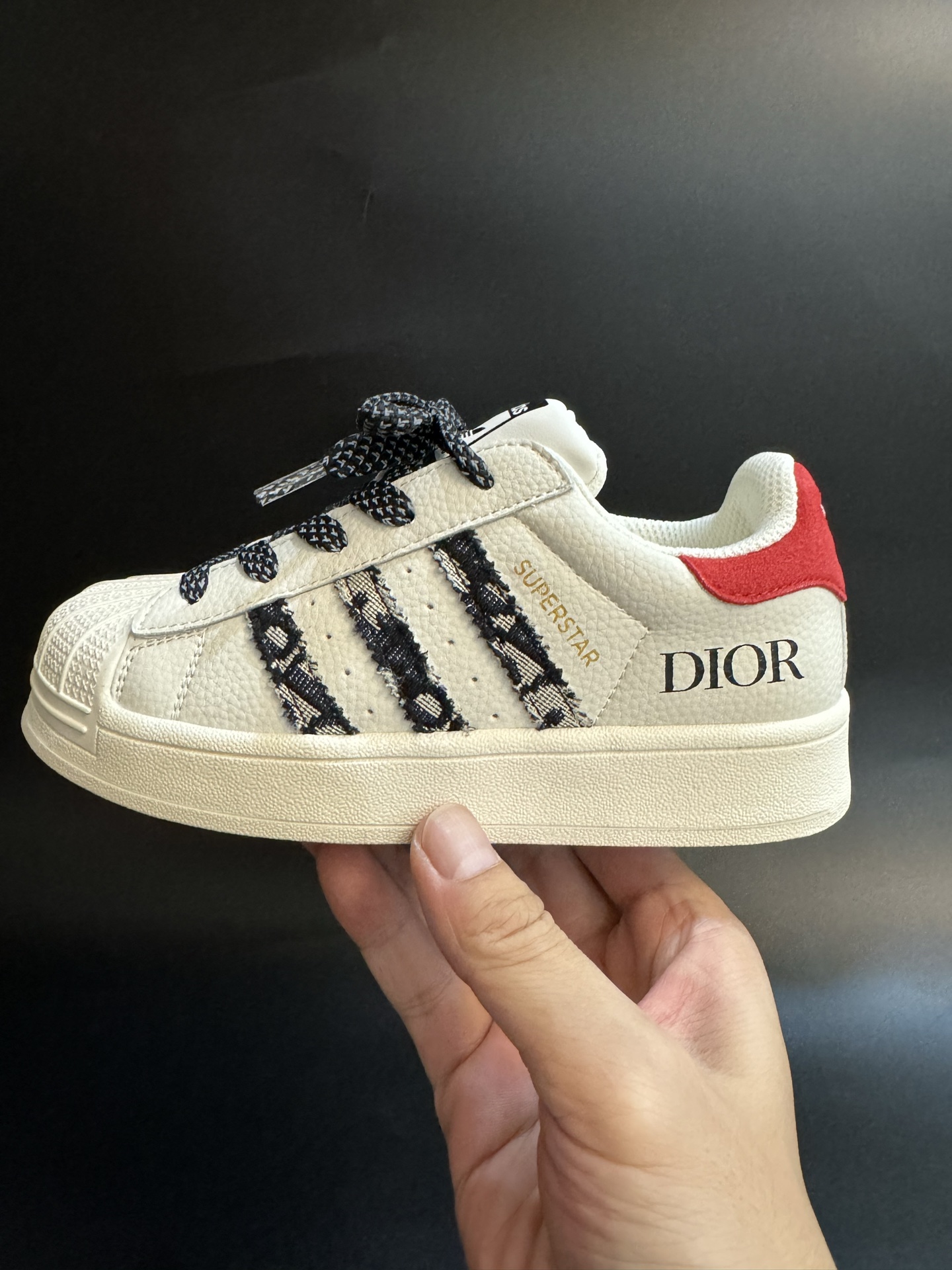 图片[3]-AD贝壳头联名头层皮儿童板鞋男女童鞋休闲鞋 尺码：22–37码 超百搭的新款联名贝壳头🆕 优质头层皮面料，质感满分💯 橡胶耐磨防滑大底，脚感超赞👍🏻-选品中心