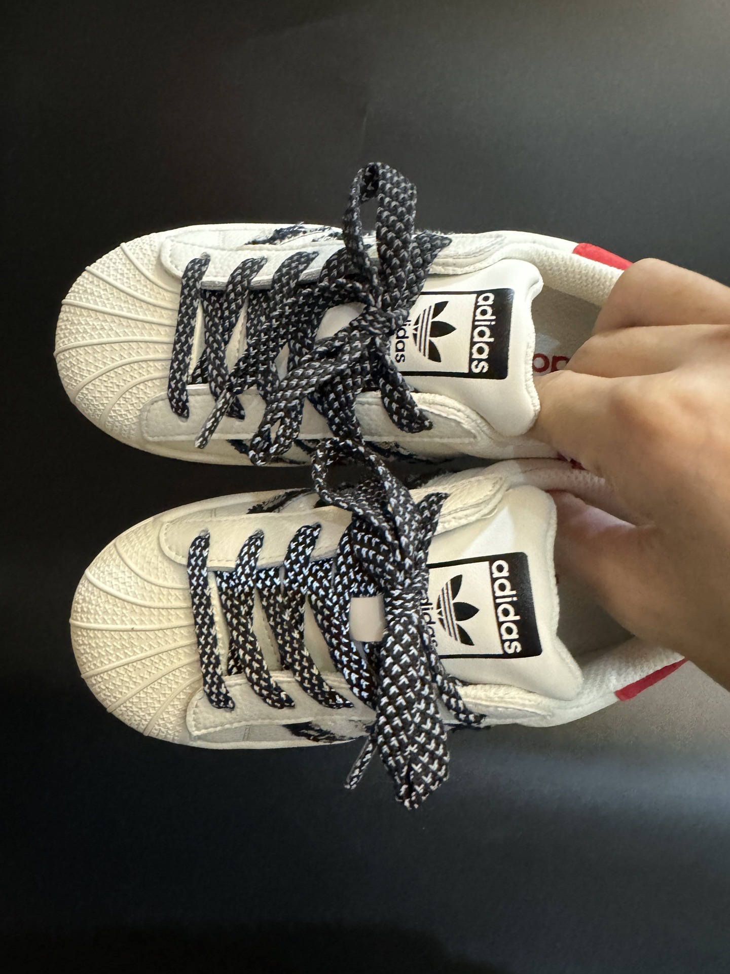 图片[2]-AD贝壳头联名头层皮儿童板鞋男女童鞋休闲鞋 尺码：22–37码 超百搭的新款联名贝壳头🆕 优质头层皮面料，质感满分💯 橡胶耐磨防滑大底，脚感超赞👍🏻-选品中心