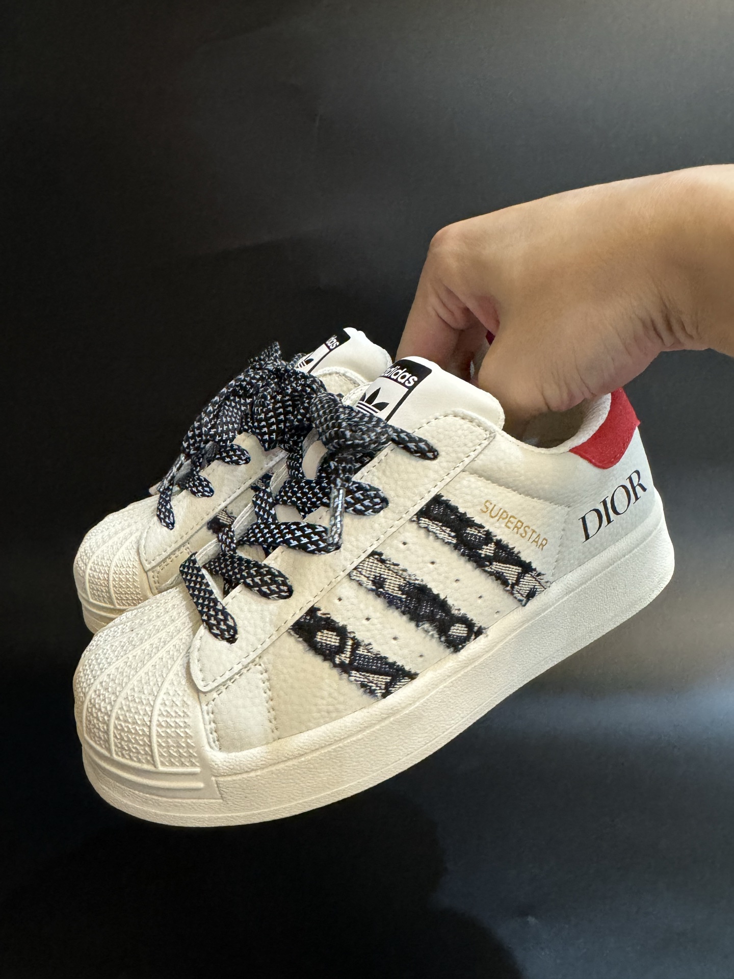 AD贝壳头联名头层皮儿童板鞋男女童鞋休闲鞋 尺码：22–37码 超百搭的新款联名贝壳头🆕 优质头层皮面料，质感满分💯 橡胶耐磨防滑大底，脚感超赞👍🏻-选品中心