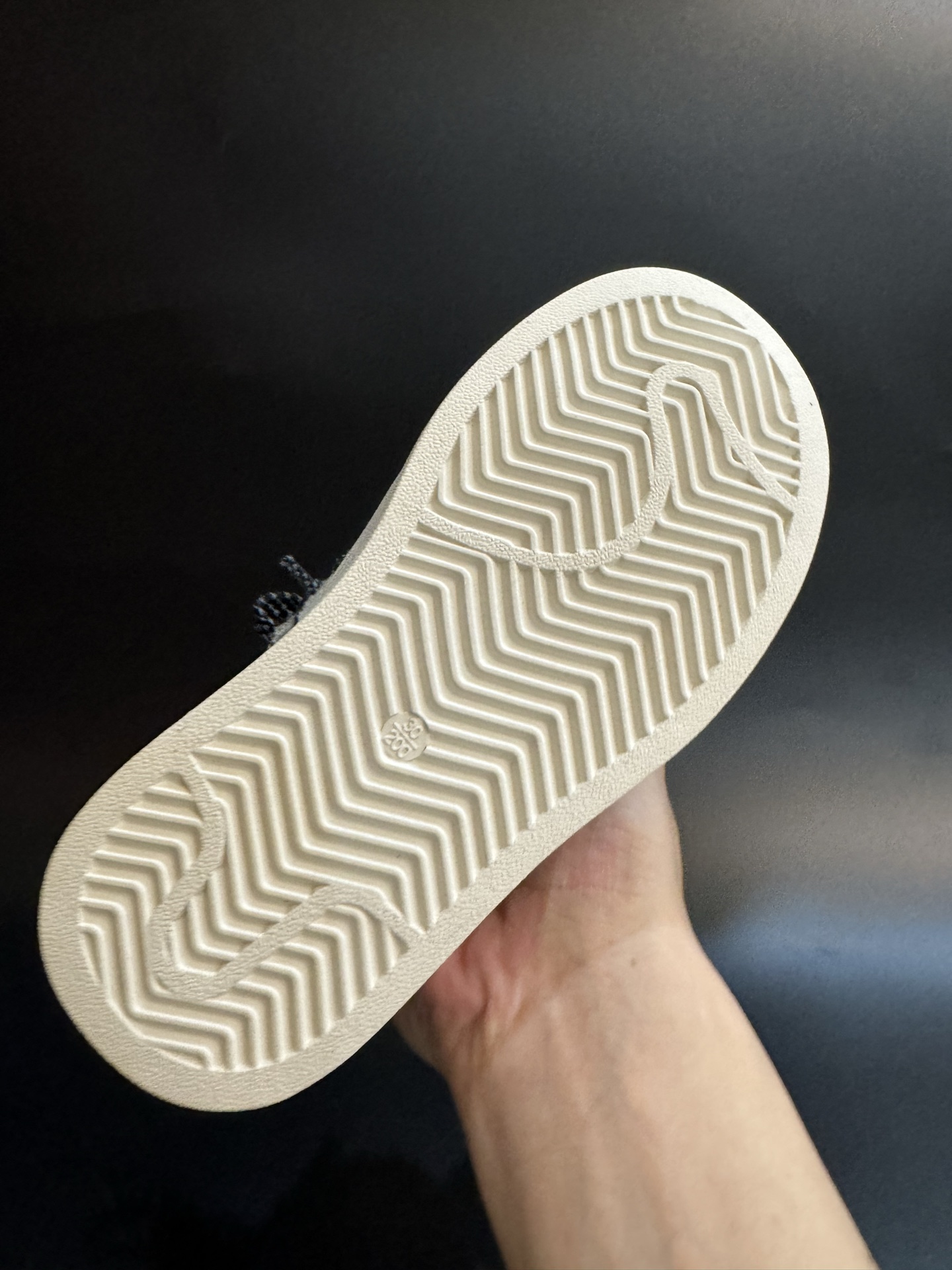 图片[8]-AD贝壳头联名头层皮儿童板鞋男女童鞋休闲鞋 尺码：22–37码 超百搭的新款联名贝壳头🆕 优质头层皮面料，质感满分💯 橡胶耐磨防滑大底，脚感超赞👍🏻-选品中心