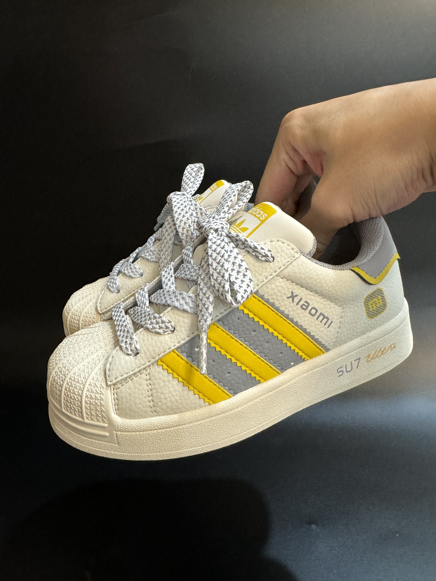 AD贝壳头联名头层皮儿童板鞋男女童鞋休闲鞋 尺码：22–37码 超百搭的新款联名贝壳头🆕 优质头层皮面料，质感满分💯 橡胶耐磨防滑大底，脚感超赞👍🏻-选品中心