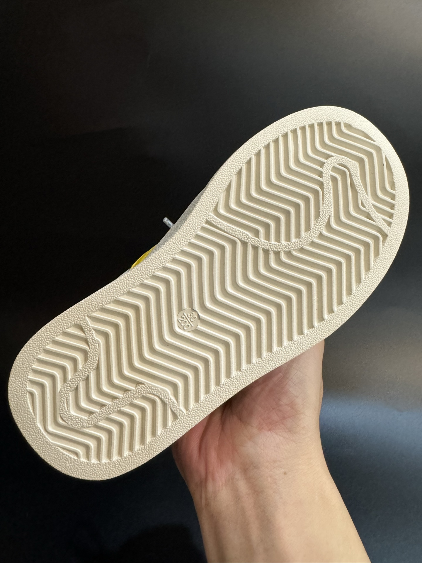 图片[8]-AD贝壳头联名头层皮儿童板鞋男女童鞋休闲鞋 尺码：22–37码 超百搭的新款联名贝壳头🆕 优质头层皮面料，质感满分💯 橡胶耐磨防滑大底，脚感超赞👍🏻-选品中心