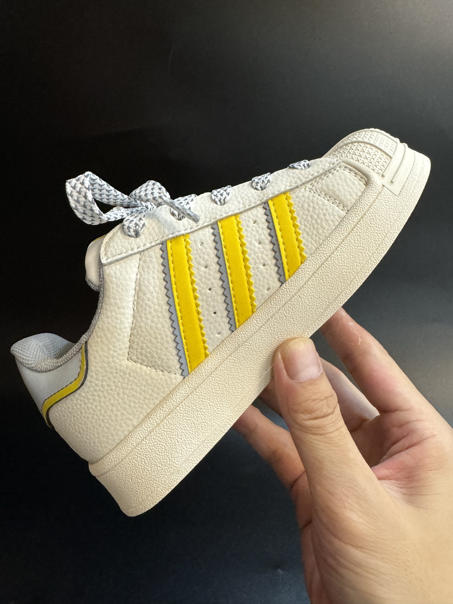 图片[5]-AD贝壳头联名头层皮儿童板鞋男女童鞋休闲鞋 尺码：22–37码 超百搭的新款联名贝壳头🆕 优质头层皮面料，质感满分💯 橡胶耐磨防滑大底，脚感超赞👍🏻-选品中心