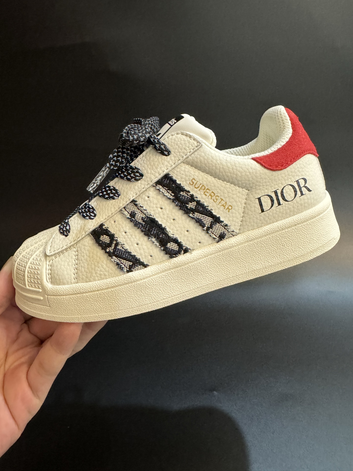 图片[4]-AD贝壳头联名头层皮儿童板鞋男女童鞋休闲鞋 尺码：22–37码 超百搭的新款联名贝壳头🆕 优质头层皮面料，质感满分💯 橡胶耐磨防滑大底，脚感超赞👍🏻-选品中心