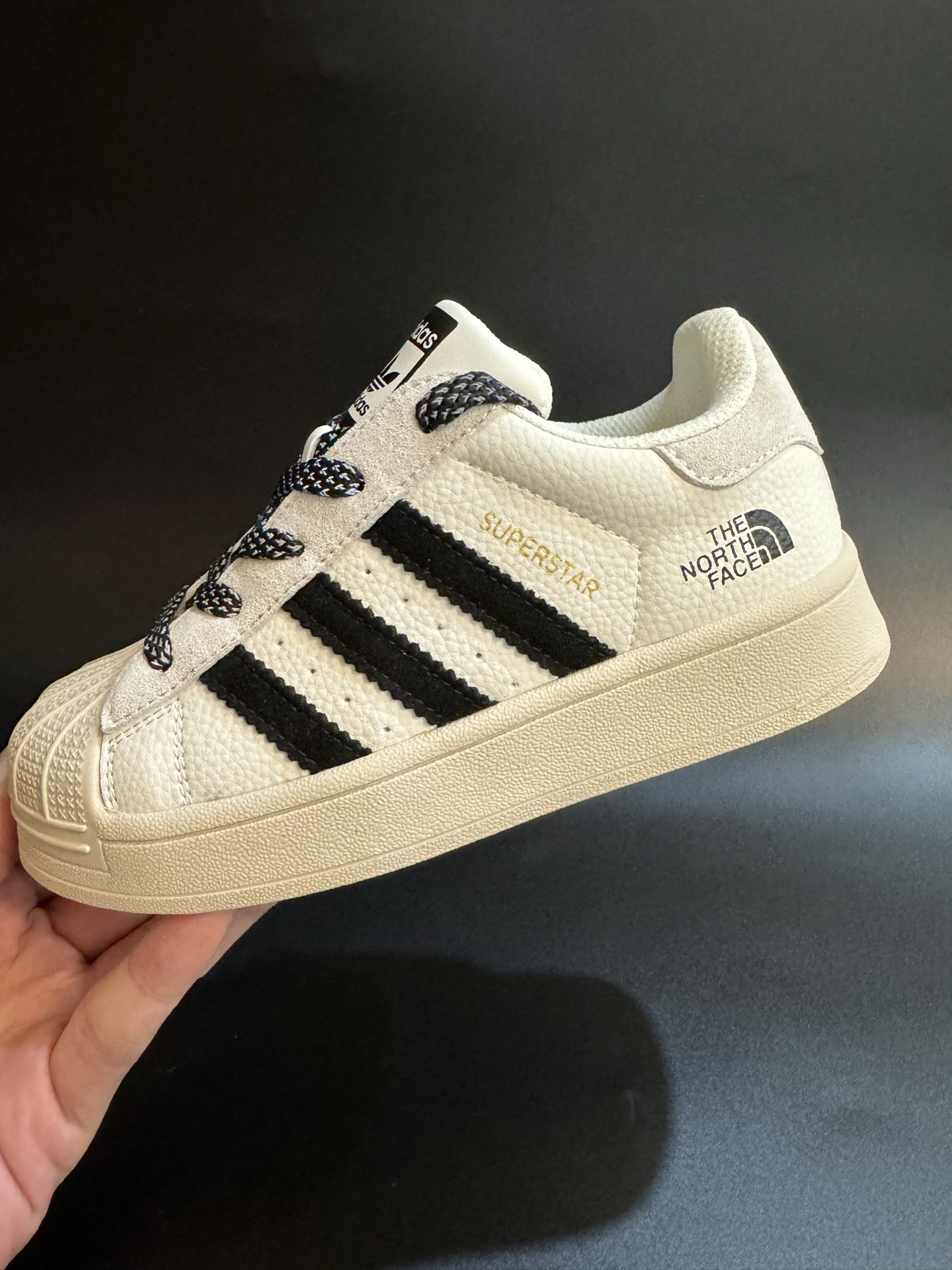 图片[5]-AD贝壳头联名头层皮儿童板鞋男女童鞋休闲鞋 尺码：22–37码 超百搭的新款联名贝壳头🆕 优质头层皮面料，质感满分💯 橡胶耐磨防滑大底，脚感超赞👍🏻-选品中心