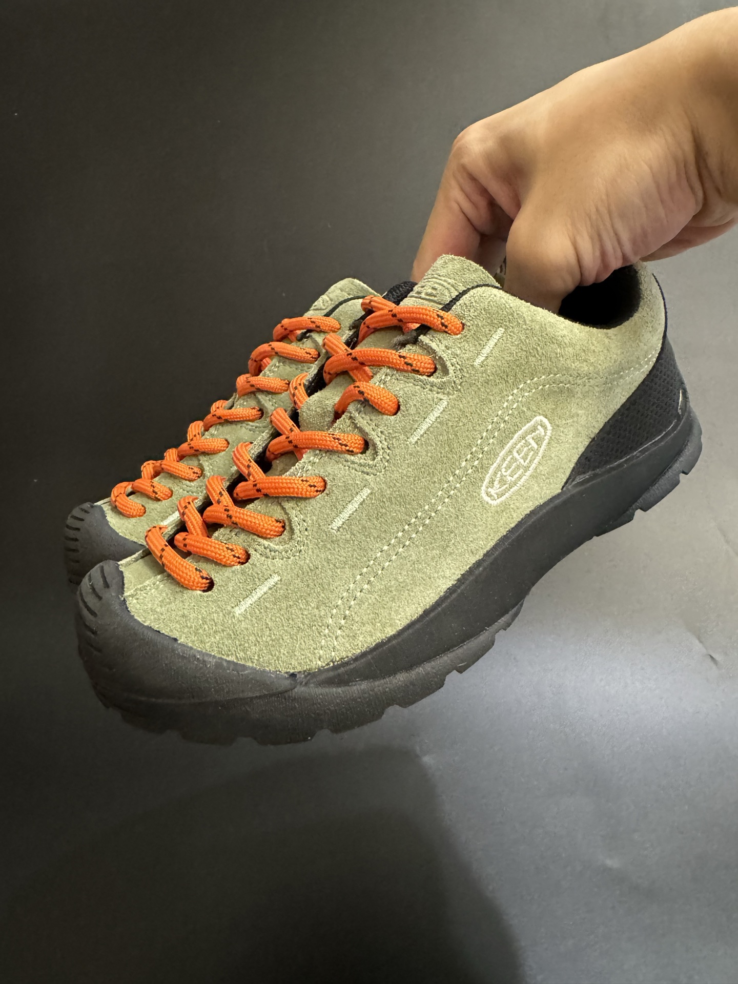 KEEN潮牌一代户外登山童鞋徒步登山运动鞋童鞋 户外登山运动 萌宝必备童鞋🔥 优质麂皮面料，防水材质✌🏻 橡胶耐磨防滑大底，脚感超赞👍🏻 丑萌丑萌的超可爱😍 尺码：26-37-选品中心