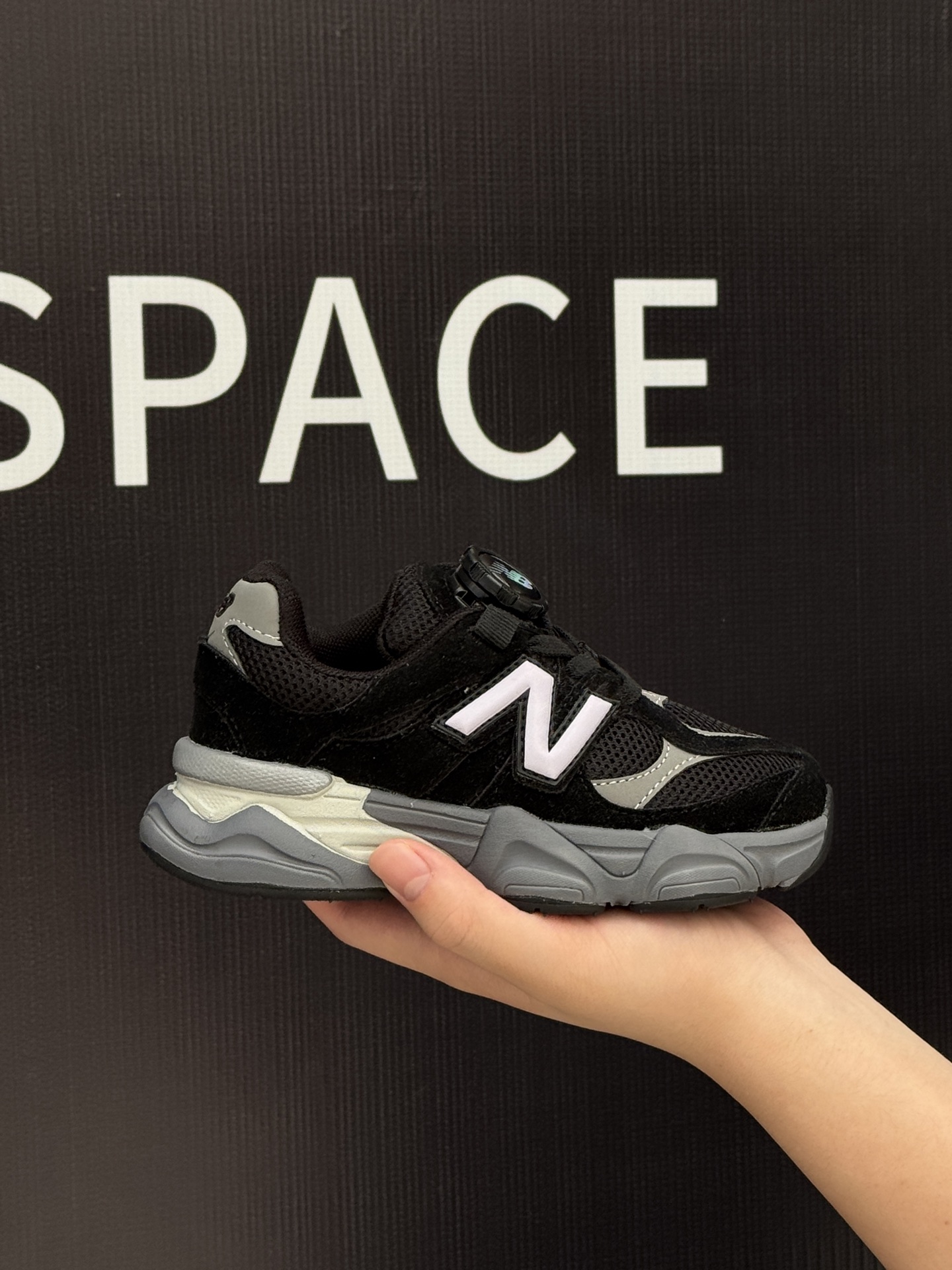 NB 9060旋钮扣儿童老爹鞋运动鞋跑步鞋24-37码 经典NB9060旋钮扣老爹款🆕旋钮扣扣设计，穿脱方便✌🏻老爹款式设计，百搭又时髦✨-选品中心