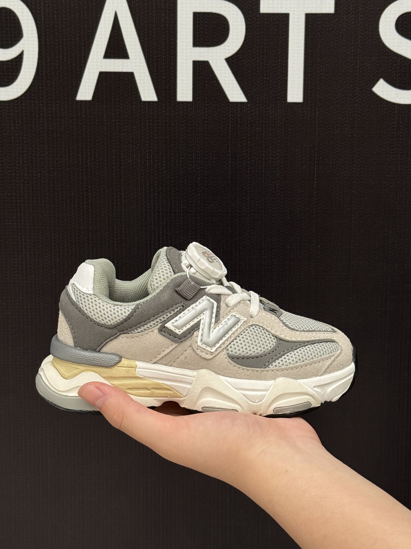 NB 9060旋钮扣儿童老爹鞋运动鞋跑步鞋24-37码 经典NB9060旋钮扣老爹款🆕旋钮扣扣设计，穿脱方便✌🏻老爹款式设计，百搭又时髦✨-选品中心