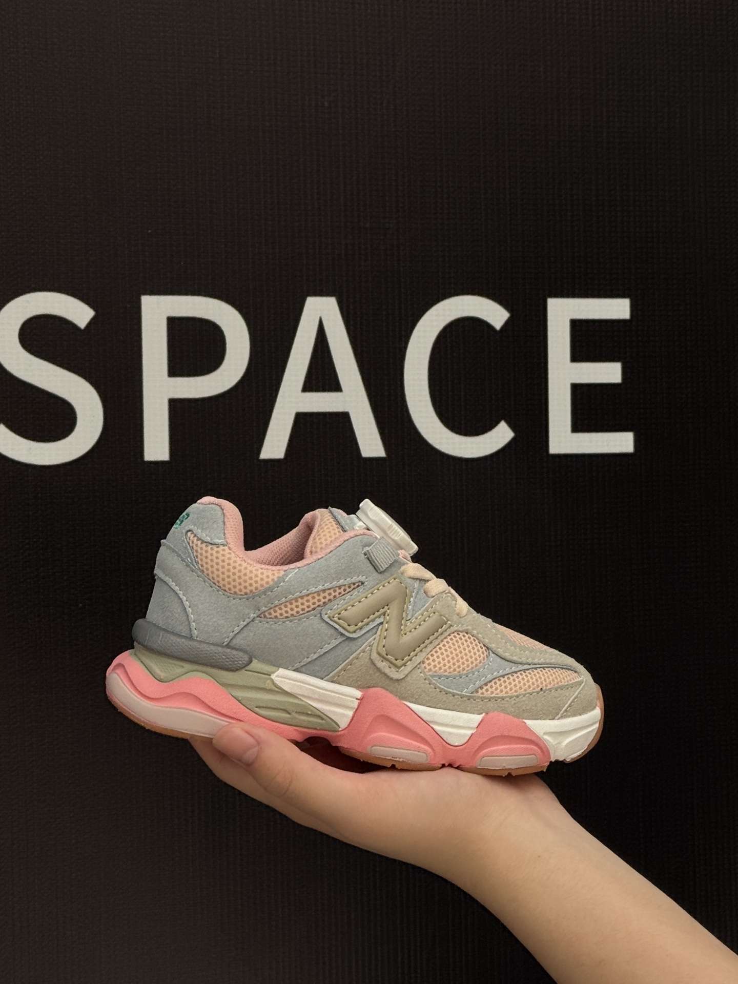 NB 9060旋钮扣儿童老爹鞋运动鞋跑步鞋24-37码 经典NB9060旋钮扣老爹款🆕旋钮扣扣设计，穿脱方便✌🏻老爹款式设计，百搭又时髦✨-选品中心