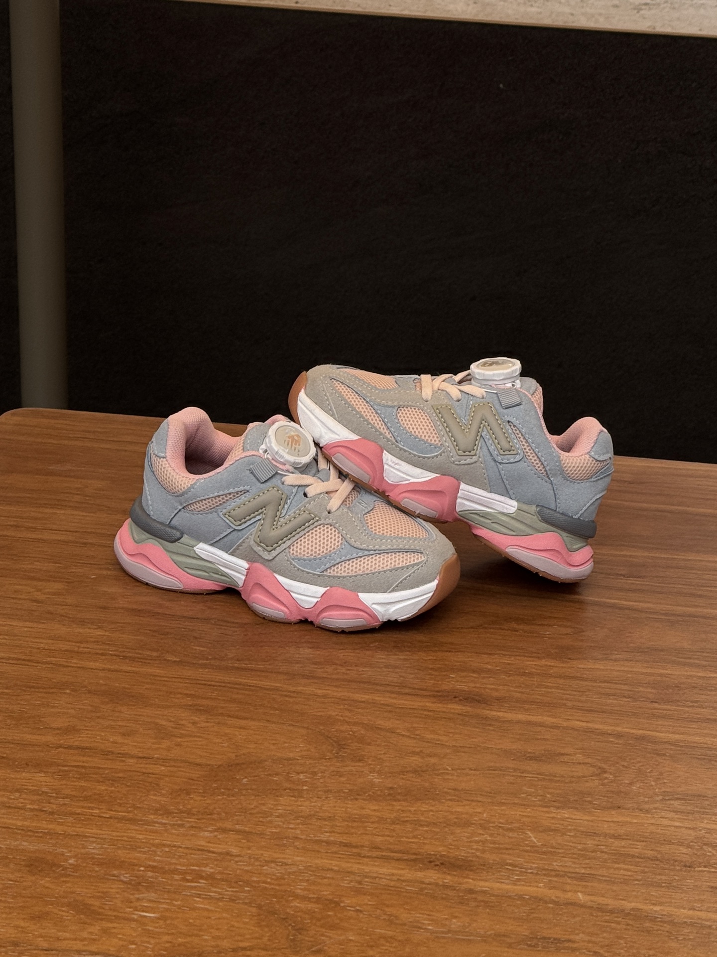 图片[3]-NB 9060旋钮扣儿童老爹鞋运动鞋跑步鞋24-37码 经典NB9060旋钮扣老爹款🆕旋钮扣扣设计，穿脱方便✌🏻老爹款式设计，百搭又时髦✨-选品中心