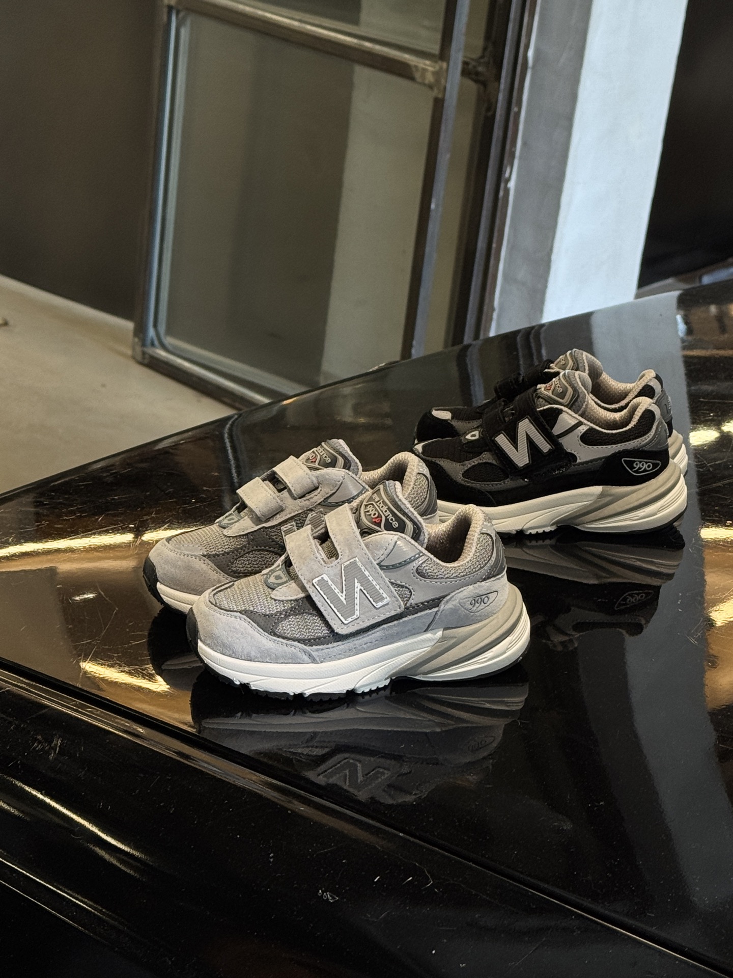 图片[6]-新色出货 王炸爆款NB990 V6猪八皮魔术贴童鞋 新百L 990 高端美产系列经典复古休闲运动慢跑鞋，采用上乘猪麂皮结合网眼材质制作鞋身👏同时保留了双层填充鞋领、侧身「N」字 Logo、皮革后跟皮牌与 TPU 鞋跟设计，并搭载招牌 ENCAP 橡胶大底确保穿着舒适性👍尺码26-37-选品中心