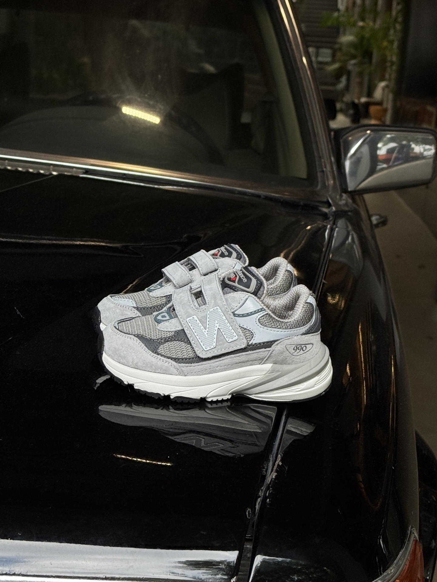 图片[4]-王炸爆款NB990 V6魔术贴童鞋. 新百L 990 高端美产系列经典复古休闲运动慢跑鞋，采用上乘猪麂皮结合网眼材质制作鞋身👏同时保留了双层填充鞋领、侧身「N」字 Logo、皮革后跟皮牌与 TPU 鞋跟设计，并搭载招牌 ENCAP 橡胶大底确保穿着舒适性👍尺码26-37 .-选品中心