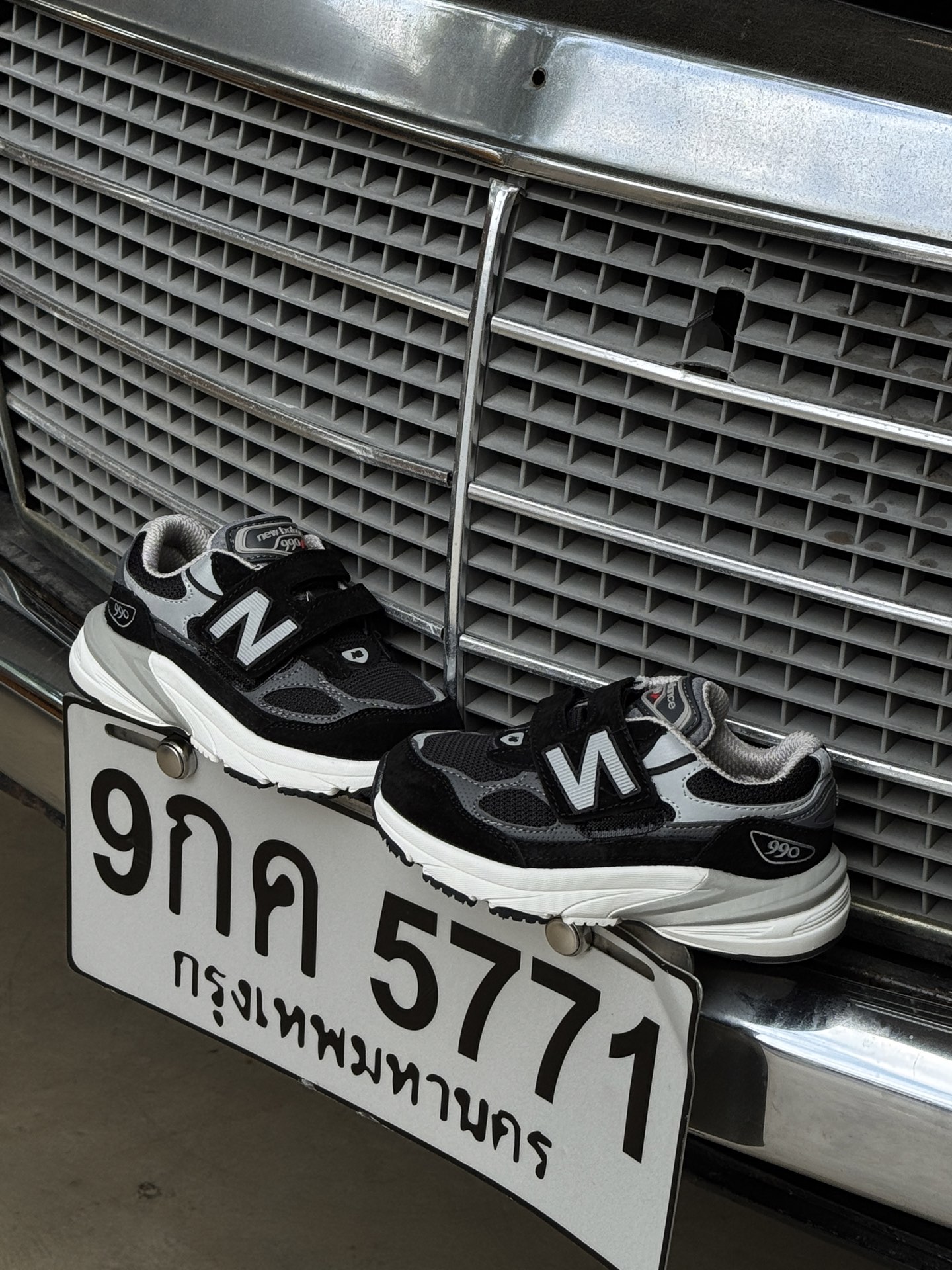 图片[6]-王炸爆款NB990 V6魔术贴童鞋. 新百L 990 高端美产系列经典复古休闲运动慢跑鞋，采用上乘猪麂皮结合网眼材质制作鞋身👏同时保留了双层填充鞋领、侧身「N」字 Logo、皮革后跟皮牌与 TPU 鞋跟设计，并搭载招牌 ENCAP 橡胶大底确保穿着舒适性👍尺码26-37 .-选品中心