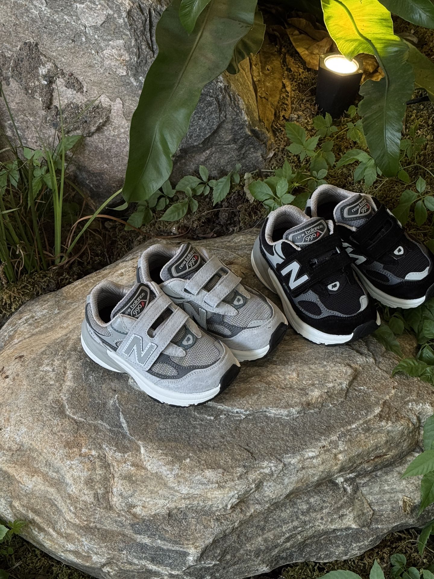 图片[4]-新色出货 王炸爆款NB990 V6猪八皮魔术贴童鞋 新百L 990 高端美产系列经典复古休闲运动慢跑鞋，采用上乘猪麂皮结合网眼材质制作鞋身👏同时保留了双层填充鞋领、侧身「N」字 Logo、皮革后跟皮牌与 TPU 鞋跟设计，并搭载招牌 ENCAP 橡胶大底确保穿着舒适性👍尺码26-37-选品中心