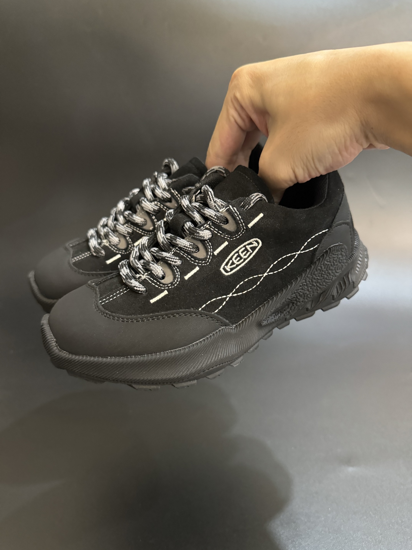 KEEN 联名款儿童鞋户外徒步登山运动鞋童鞋 户外登山运动 萌宝必备童鞋🔥 优质麂皮面料，防水材质✌🏻 橡胶耐磨防滑大底，脚感超赞👍🏻 丑萌丑萌的超可爱😍 尺码：26-37-选品中心