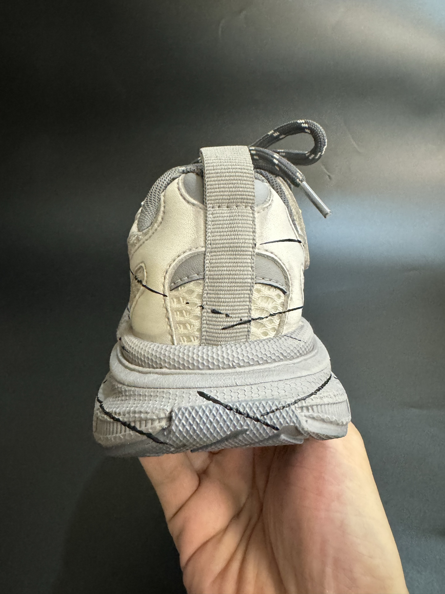 图片[7]-巴黎世家涂鸦版魔术贴老爹鞋儿童鞋厚底男女童鞋运动鞋26-37码. 魔术贴设计，穿脱也超方便✌🏻.. 涂鸦设计，透气舒适☁️.-选品中心