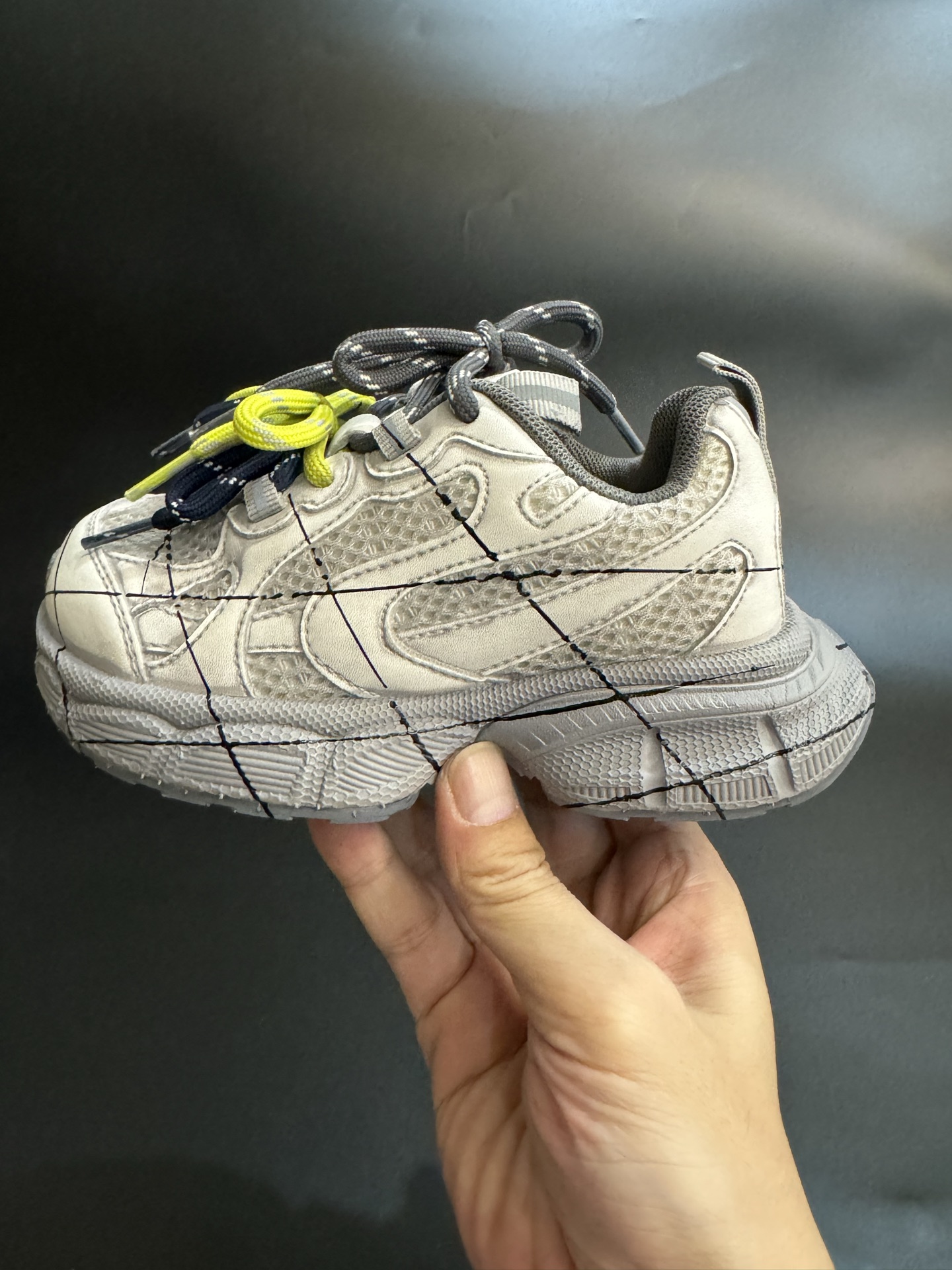 图片[3]-巴黎世家涂鸦版魔术贴老爹鞋儿童鞋厚底男女童鞋运动鞋26-37码. 魔术贴设计，穿脱也超方便✌🏻.. 涂鸦设计，透气舒适☁️.-选品中心