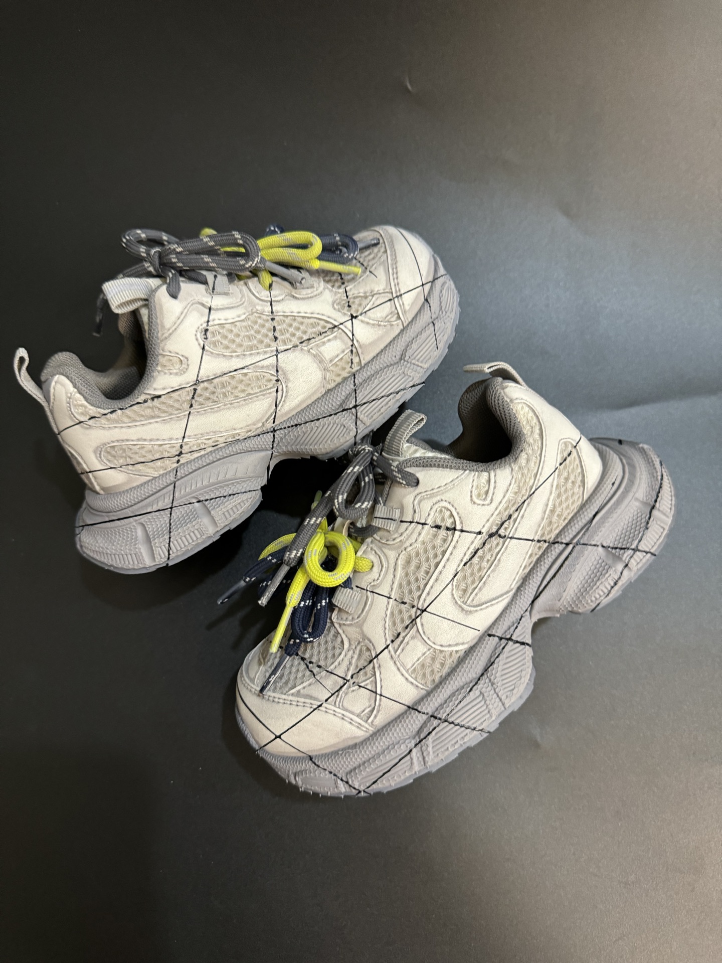 图片[8]-巴黎世家涂鸦版魔术贴老爹鞋儿童鞋厚底男女童鞋运动鞋26-37码. 魔术贴设计，穿脱也超方便✌🏻.. 涂鸦设计，透气舒适☁️.-选品中心