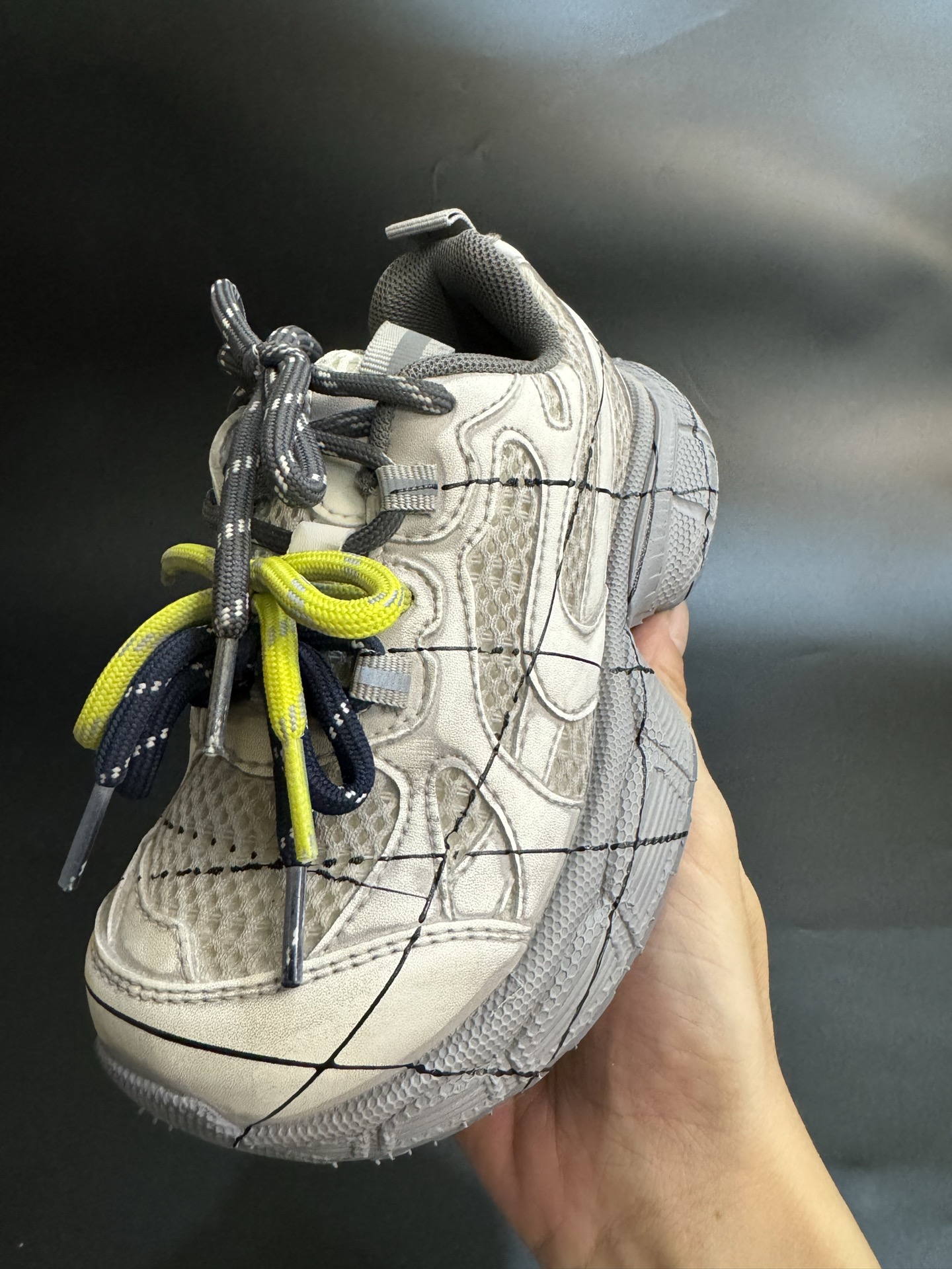 图片[4]-巴黎世家涂鸦版魔术贴老爹鞋儿童鞋厚底男女童鞋运动鞋26-37码. 魔术贴设计，穿脱也超方便✌🏻.. 涂鸦设计，透气舒适☁️.-选品中心