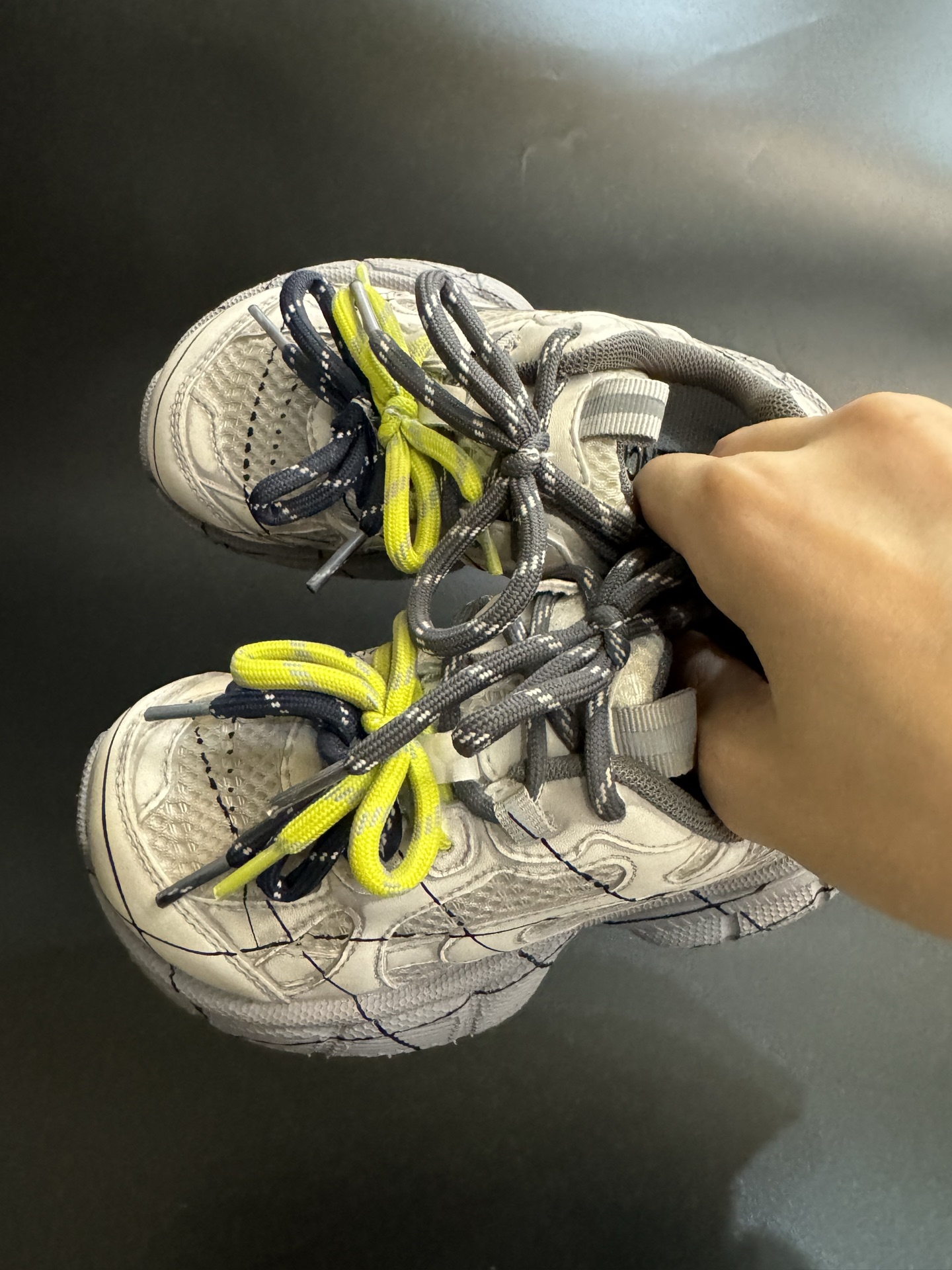 巴黎世家涂鸦版魔术贴老爹鞋儿童鞋厚底男女童鞋运动鞋26-37码. 魔术贴设计，穿脱也超方便✌🏻.. 涂鸦设计，透气舒适☁️.-选品中心