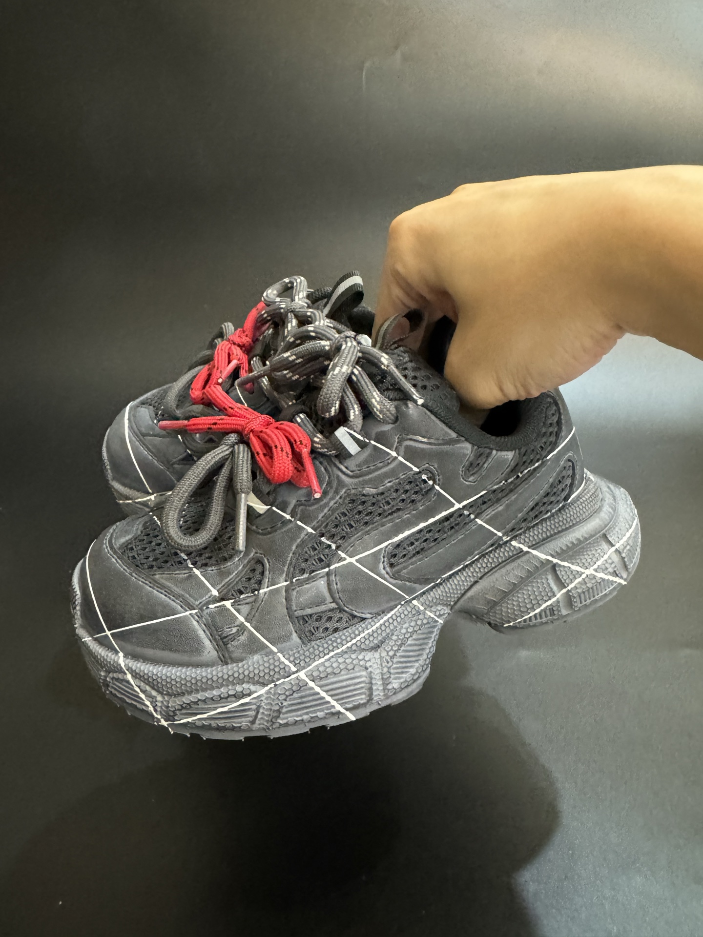 图片[2]-巴黎世家涂鸦版魔术贴老爹鞋儿童鞋厚底男女童鞋运动鞋26-37码. 魔术贴设计，穿脱也超方便✌🏻.. 涂鸦设计，透气舒适☁️.-选品中心