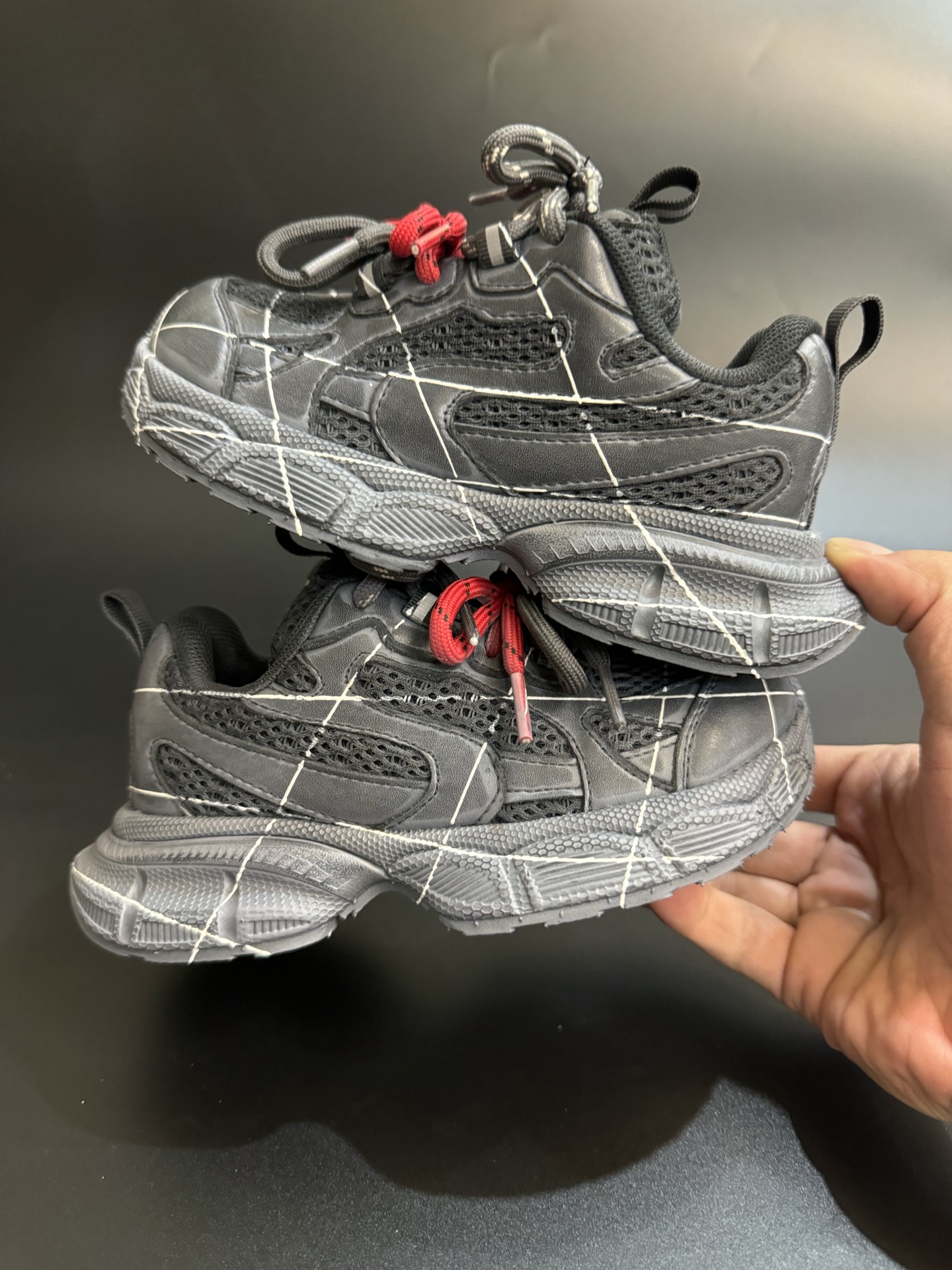 图片[9]-巴黎世家涂鸦版魔术贴老爹鞋儿童鞋厚底男女童鞋运动鞋26-37码. 魔术贴设计，穿脱也超方便✌🏻.. 涂鸦设计，透气舒适☁️.-选品中心