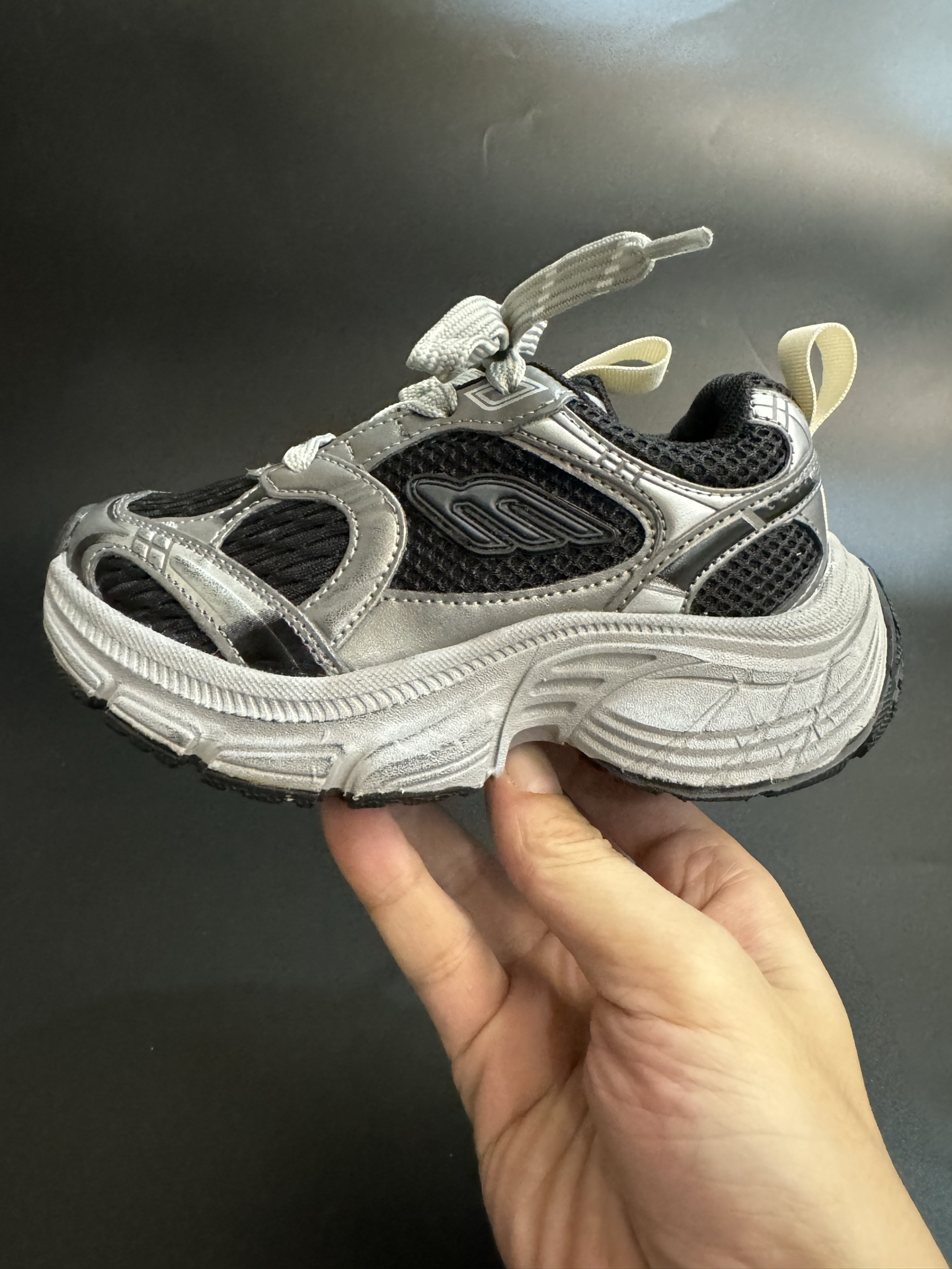 图片[3]-巴黎10代儿童魔术贴老爹鞋轻便厚底时尚运动童鞋26-37码 经典巴黎世家老爹鞋🆕双网面设计，透气又舒适☁️.魔术贴设计，穿脱方便✌🏻.-选品中心