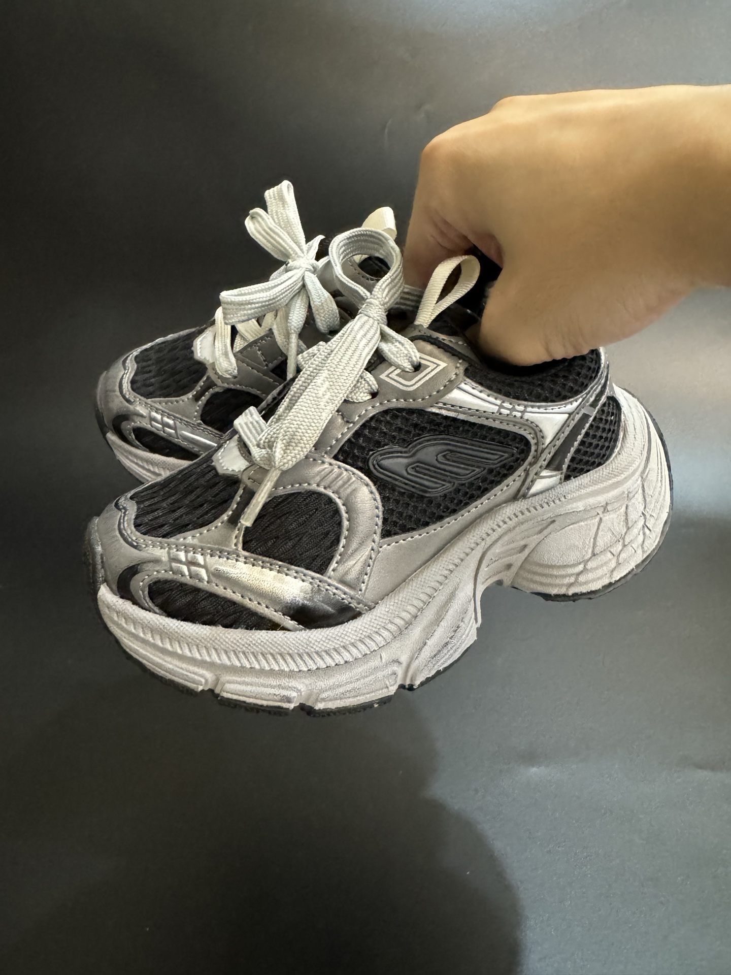 图片[2]-巴黎10代儿童魔术贴老爹鞋轻便厚底时尚运动童鞋26-37码 经典巴黎世家老爹鞋🆕双网面设计，透气又舒适☁️.魔术贴设计，穿脱方便✌🏻.-选品中心