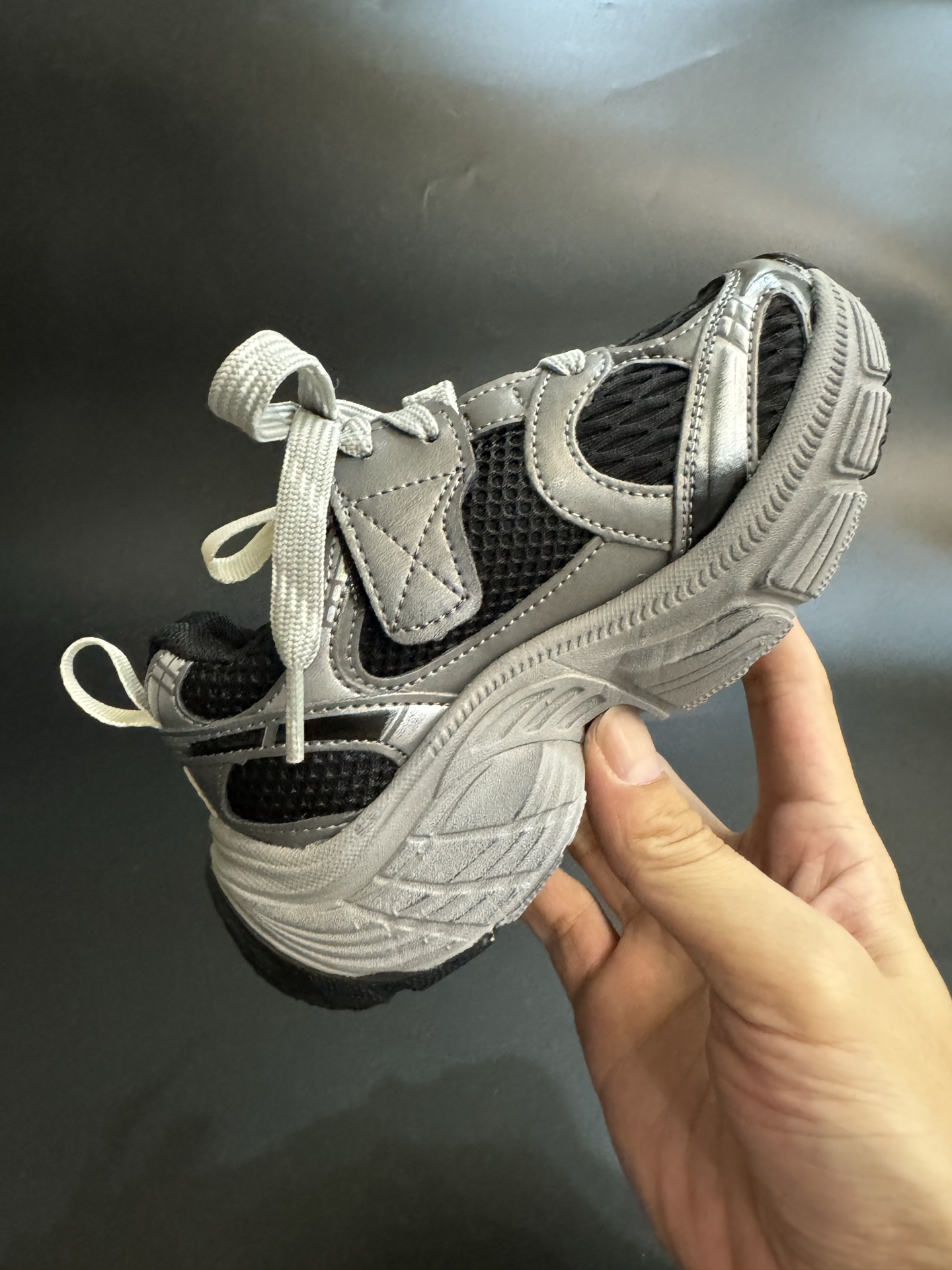 图片[5]-巴黎10代儿童魔术贴老爹鞋轻便厚底时尚运动童鞋26-37码 经典巴黎世家老爹鞋🆕双网面设计，透气又舒适☁️.魔术贴设计，穿脱方便✌🏻.-选品中心