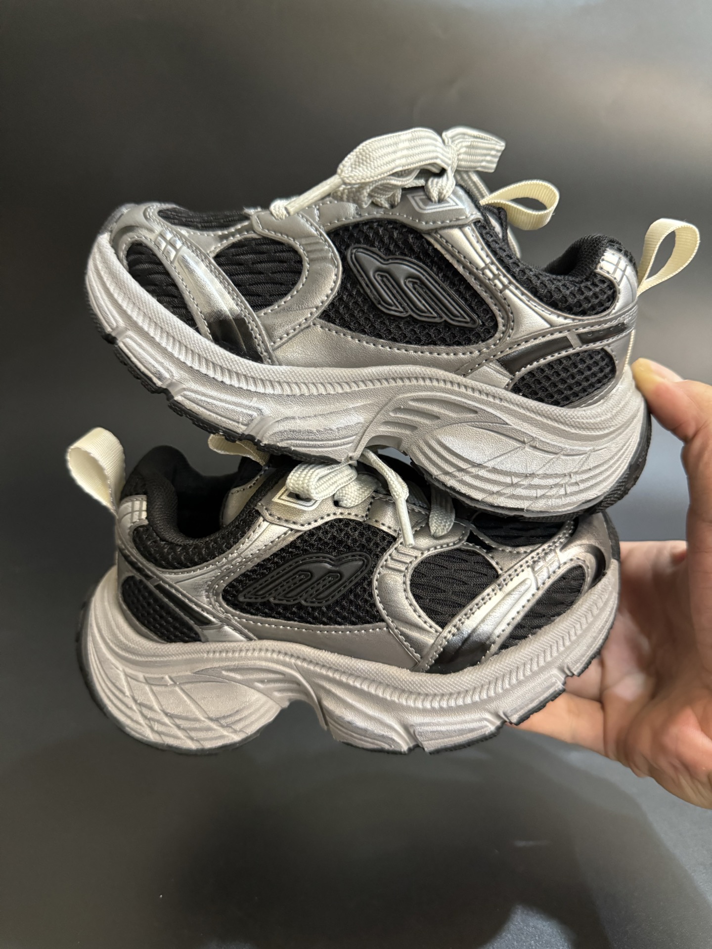 图片[9]-巴黎10代儿童魔术贴老爹鞋轻便厚底时尚运动童鞋26-37码 经典巴黎世家老爹鞋🆕双网面设计，透气又舒适☁️.魔术贴设计，穿脱方便✌🏻.-选品中心