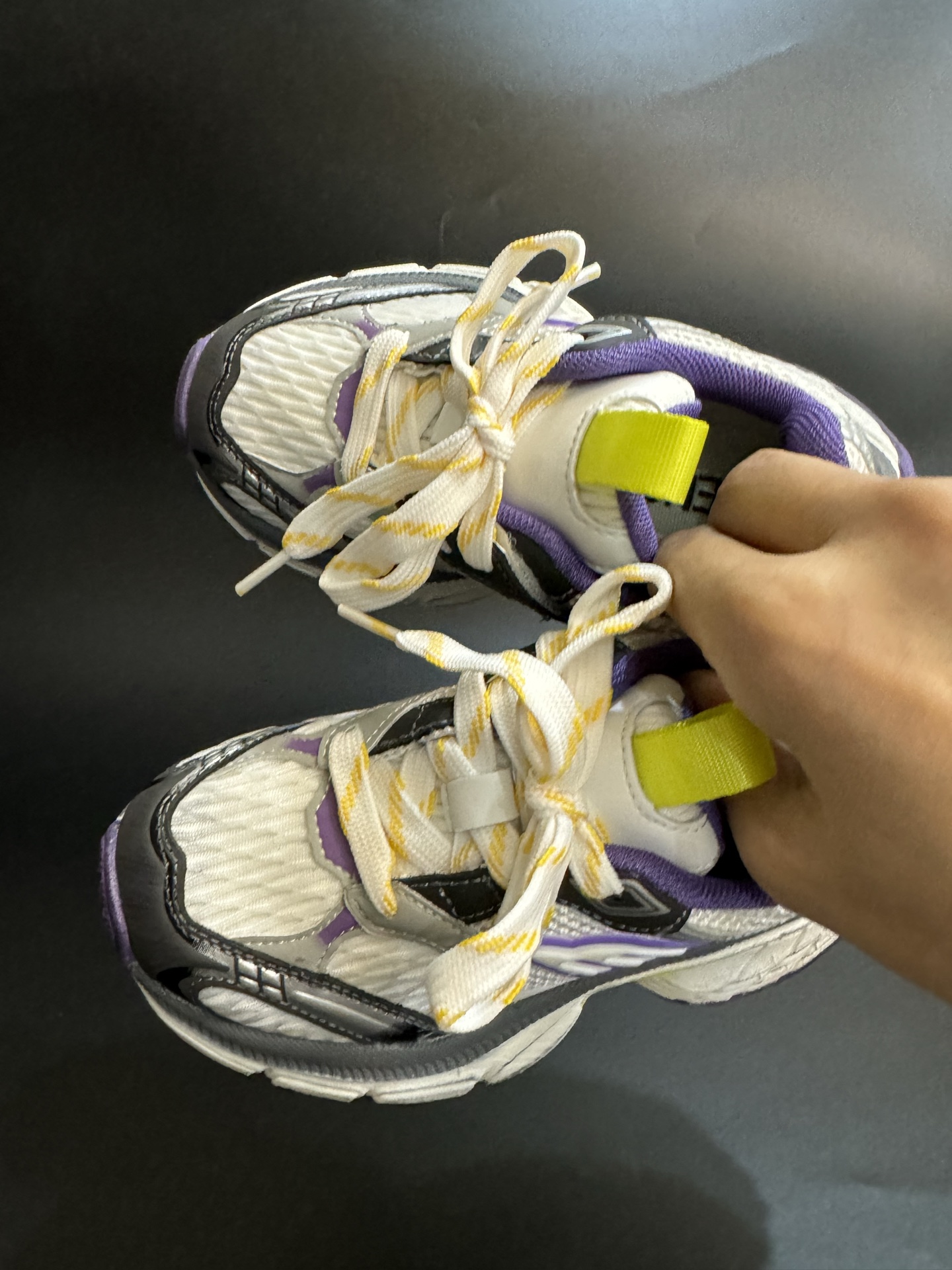 巴黎10代儿童魔术贴老爹鞋轻便厚底时尚运动童鞋26-37码 经典巴黎世家老爹鞋🆕双网面设计，透气又舒适☁️.魔术贴设计，穿脱方便✌🏻.-选品中心