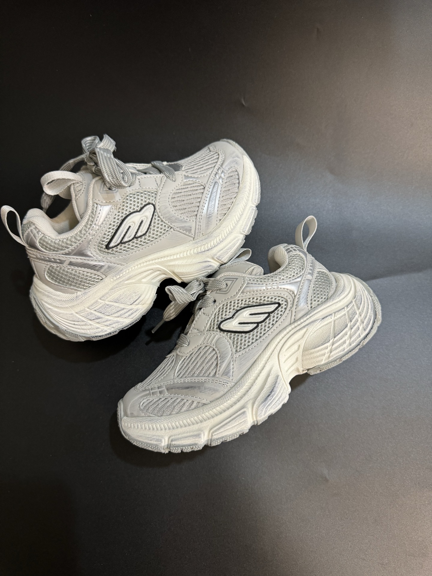 图片[8]-巴黎10代儿童魔术贴老爹鞋轻便厚底时尚运动童鞋26-37码 经典巴黎世家老爹鞋🆕双网面设计，透气又舒适☁️.魔术贴设计，穿脱方便✌🏻.-选品中心