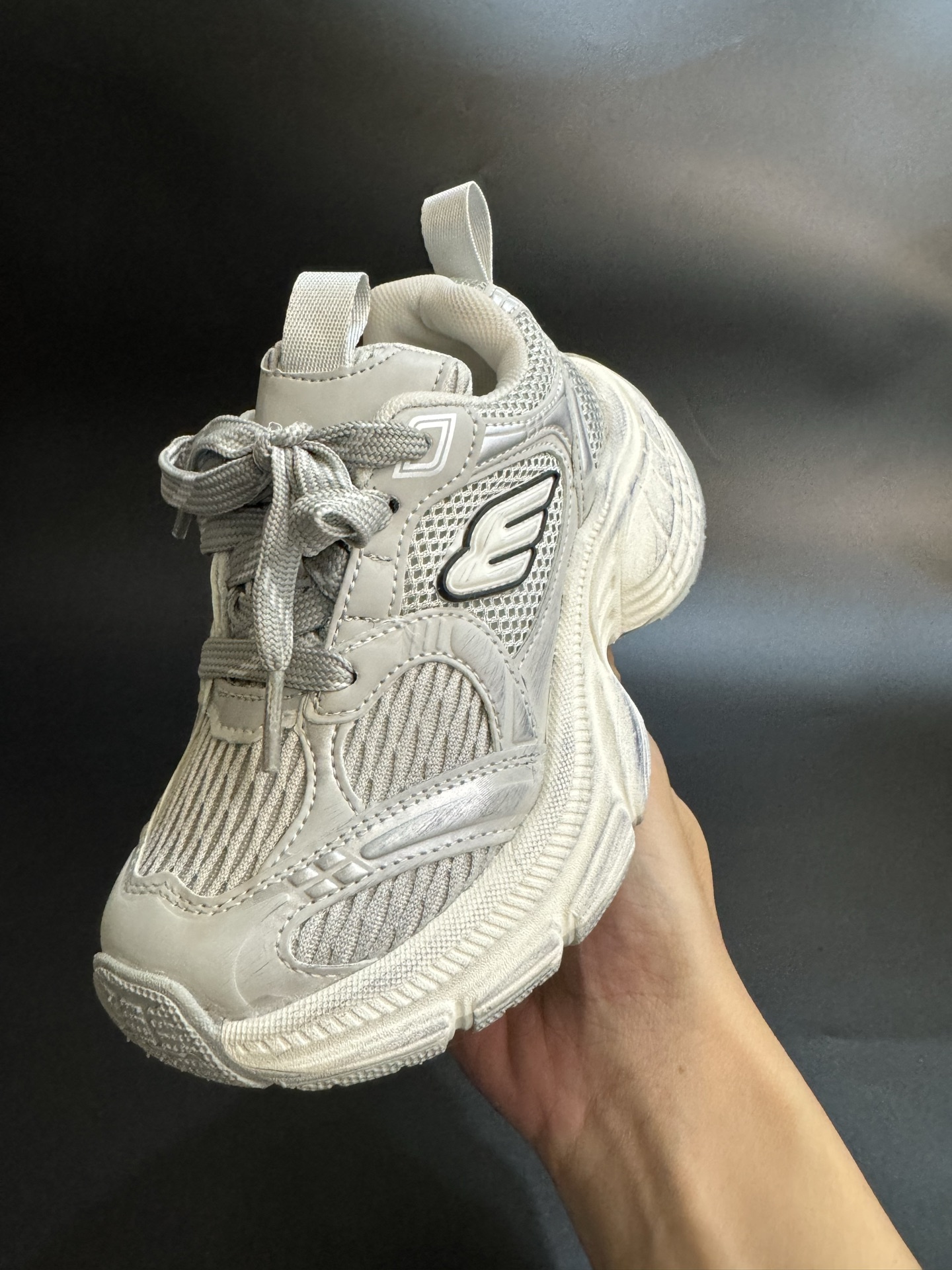 图片[4]-巴黎10代儿童魔术贴老爹鞋轻便厚底时尚运动童鞋26-37码 经典巴黎世家老爹鞋🆕双网面设计，透气又舒适☁️.魔术贴设计，穿脱方便✌🏻.-选品中心