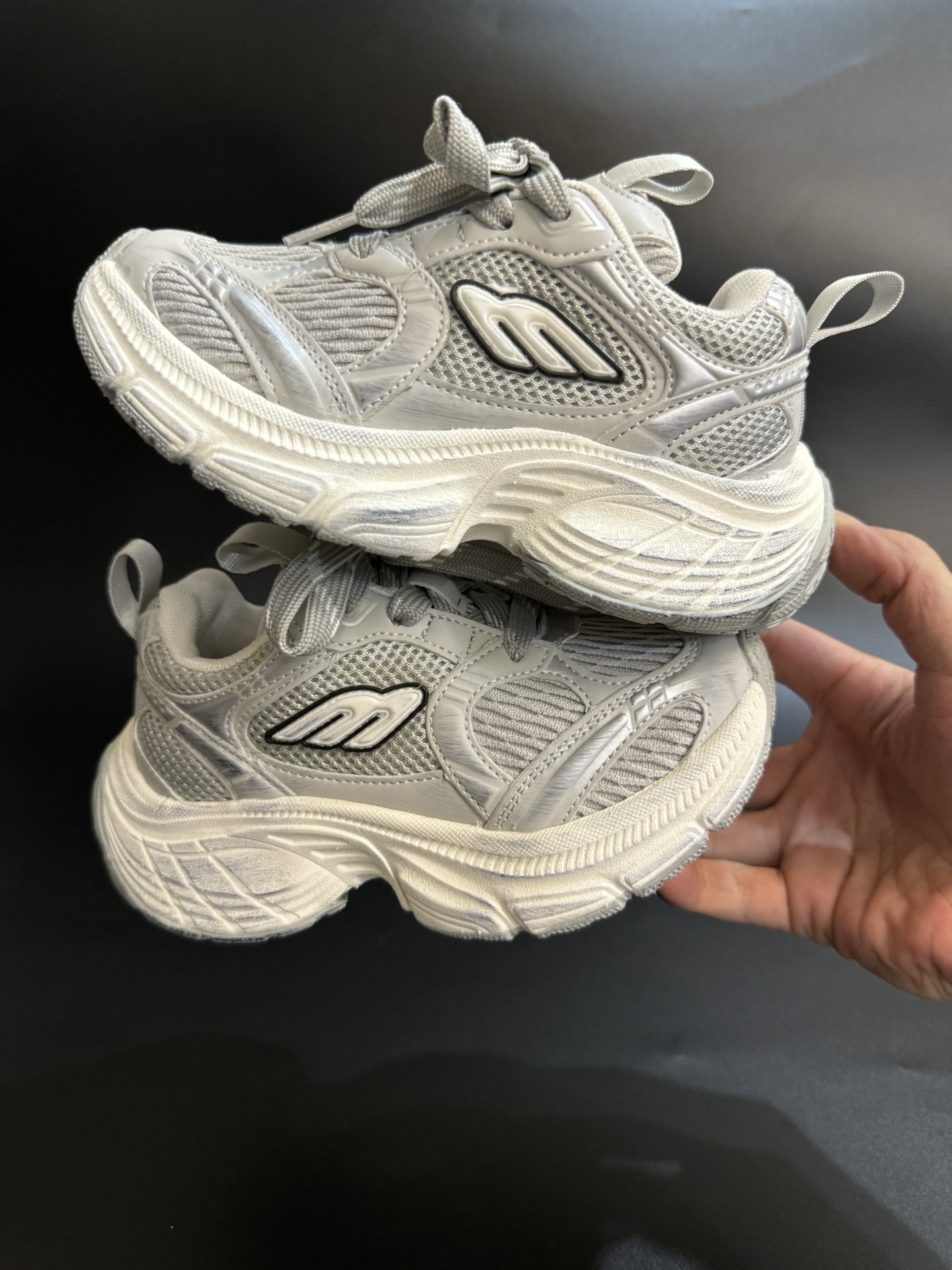 图片[9]-巴黎10代儿童魔术贴老爹鞋轻便厚底时尚运动童鞋26-37码 经典巴黎世家老爹鞋🆕双网面设计，透气又舒适☁️.魔术贴设计，穿脱方便✌🏻.-选品中心