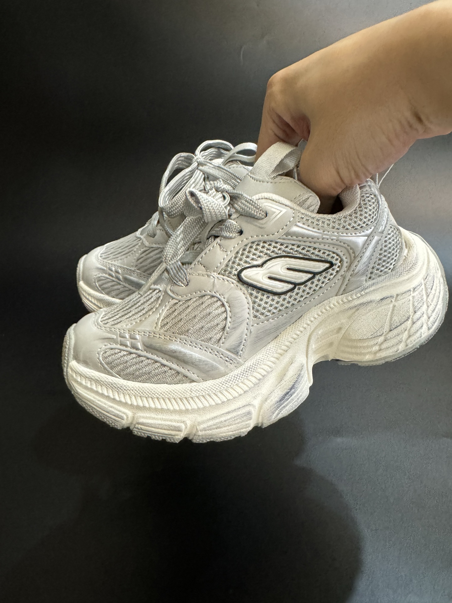 图片[2]-巴黎10代儿童魔术贴老爹鞋轻便厚底时尚运动童鞋26-37码 经典巴黎世家老爹鞋🆕双网面设计，透气又舒适☁️.魔术贴设计，穿脱方便✌🏻.-选品中心