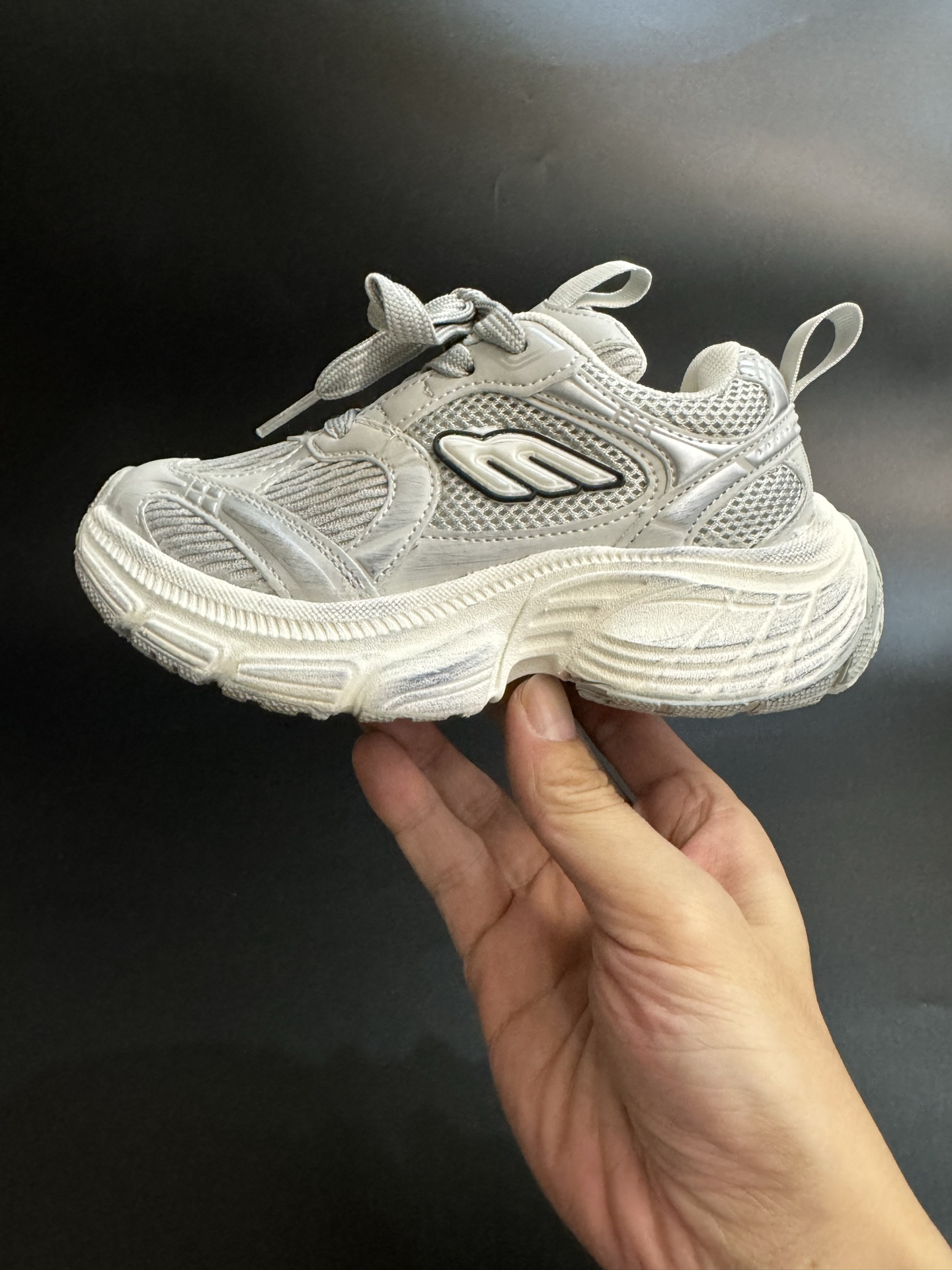 图片[3]-巴黎10代儿童魔术贴老爹鞋轻便厚底时尚运动童鞋26-37码 经典巴黎世家老爹鞋🆕双网面设计，透气又舒适☁️.魔术贴设计，穿脱方便✌🏻.-选品中心