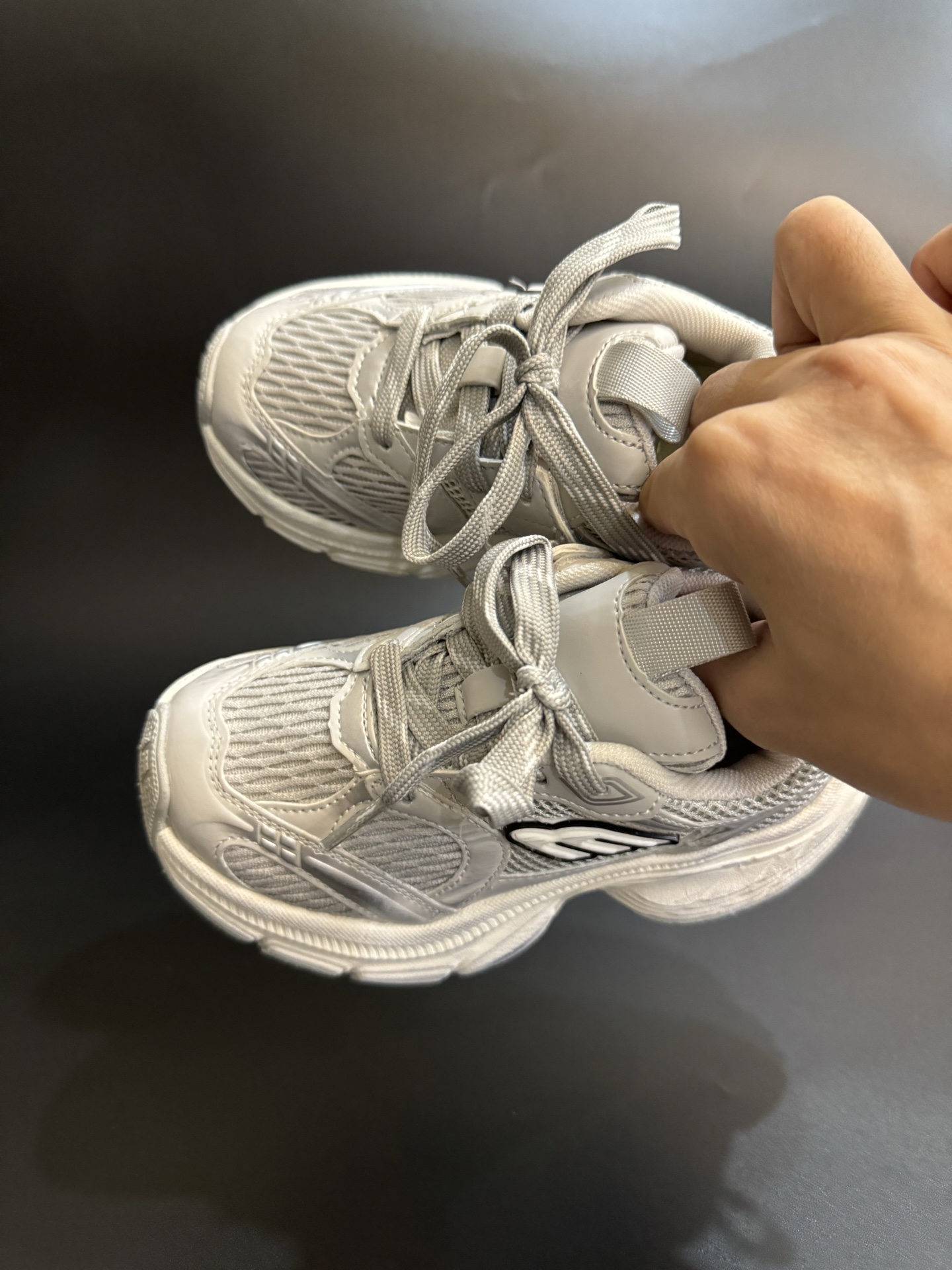 巴黎10代儿童魔术贴老爹鞋轻便厚底时尚运动童鞋26-37码 经典巴黎世家老爹鞋🆕双网面设计，透气又舒适☁️.魔术贴设计，穿脱方便✌🏻.-选品中心