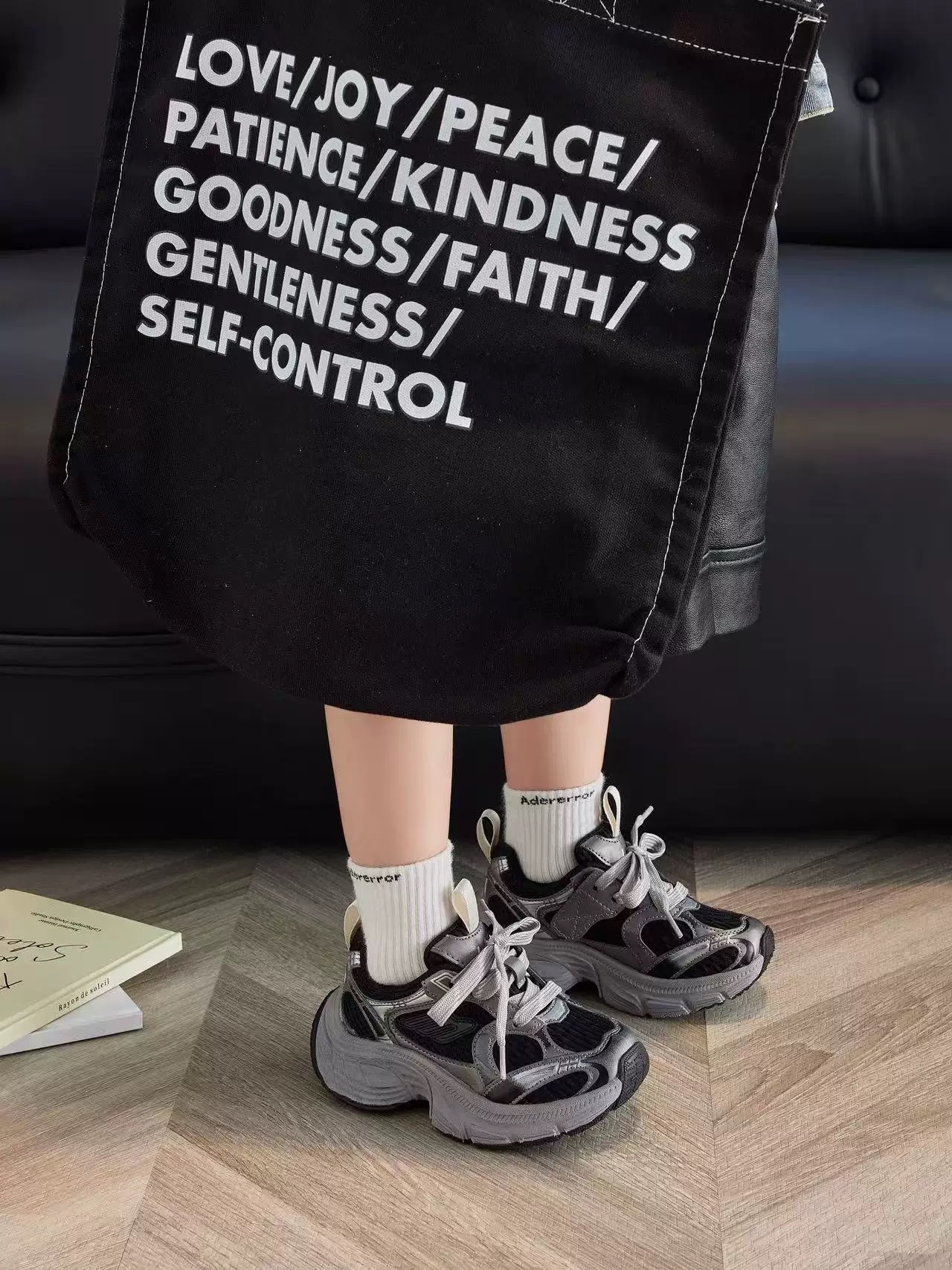 图片[4]-巴黎10代儿童魔术贴老爹鞋轻便厚底时尚运动童鞋26-37码 经典巴黎世家老爹鞋🆕双网面设计，透气又舒适☁️.魔术贴设计，穿脱方便✌🏻.-选品中心